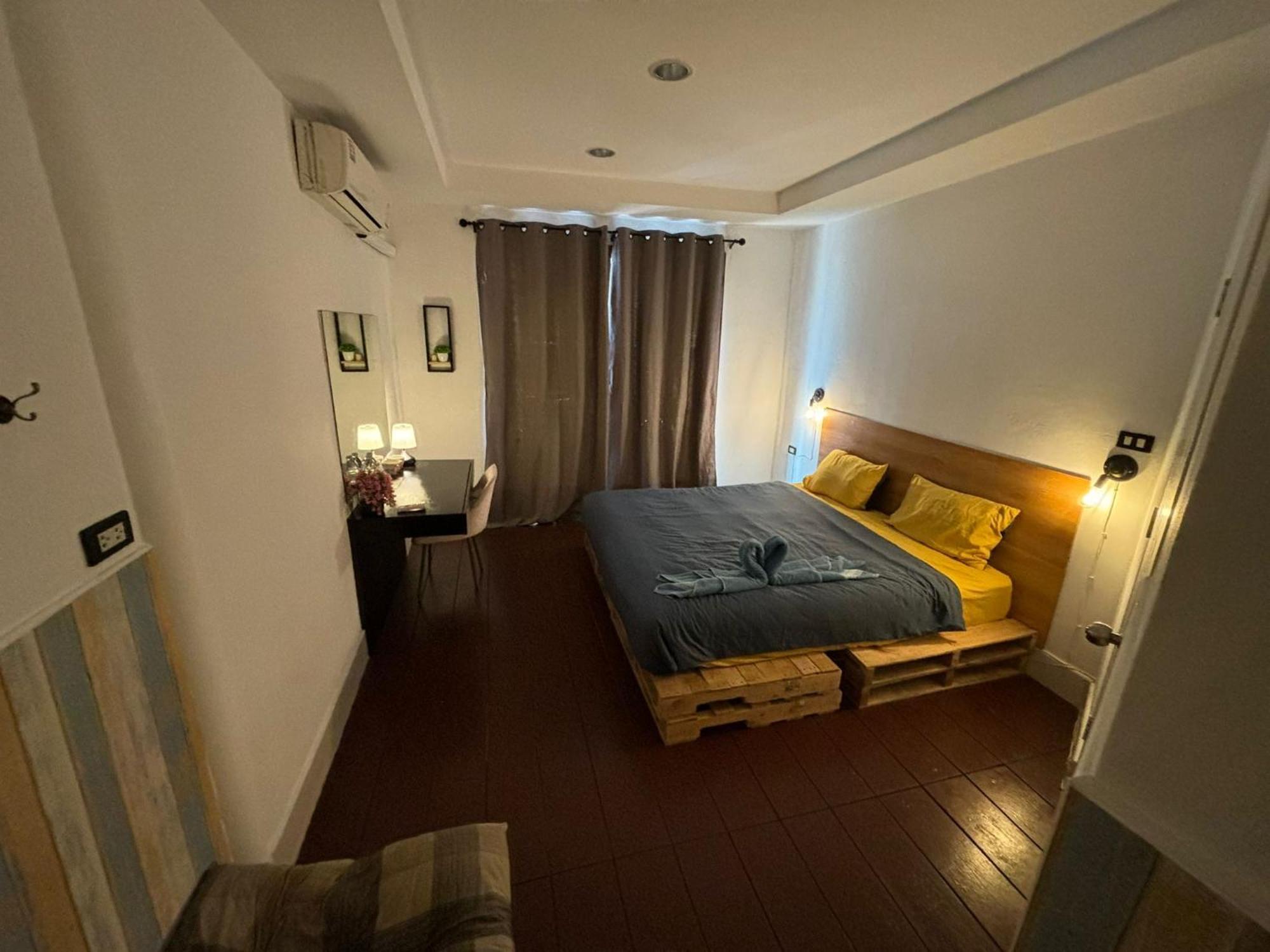 Hotel La *