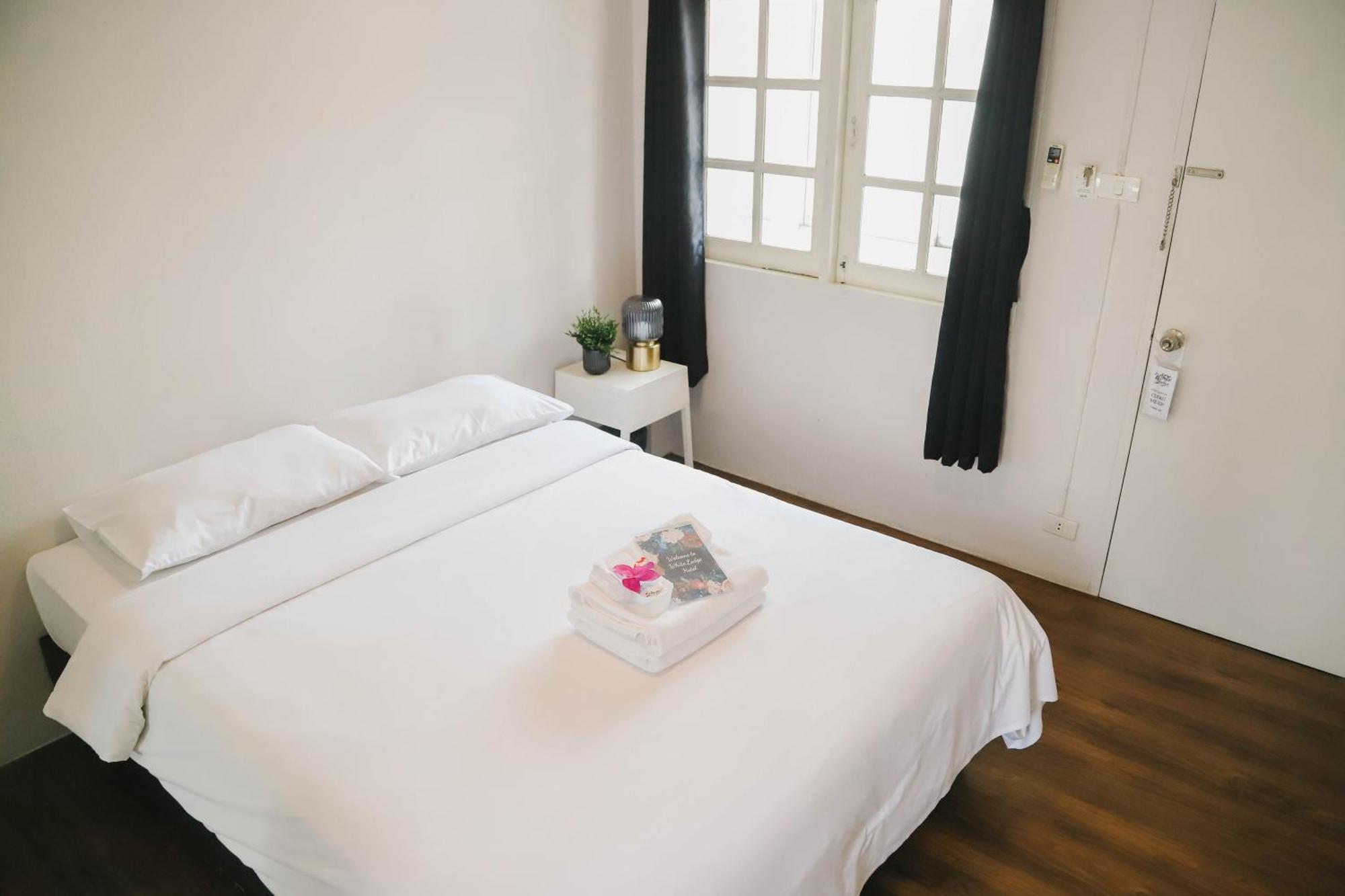 Hotel White 2*