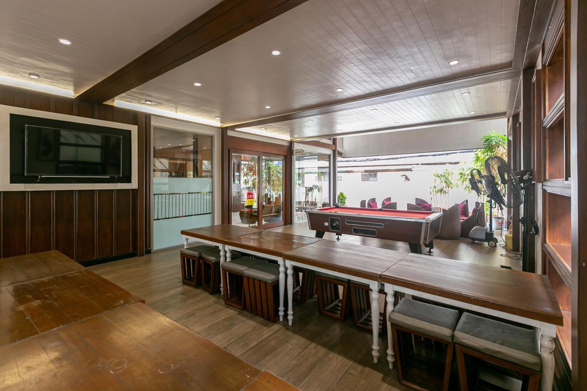 A Sathorn Hotel 2*