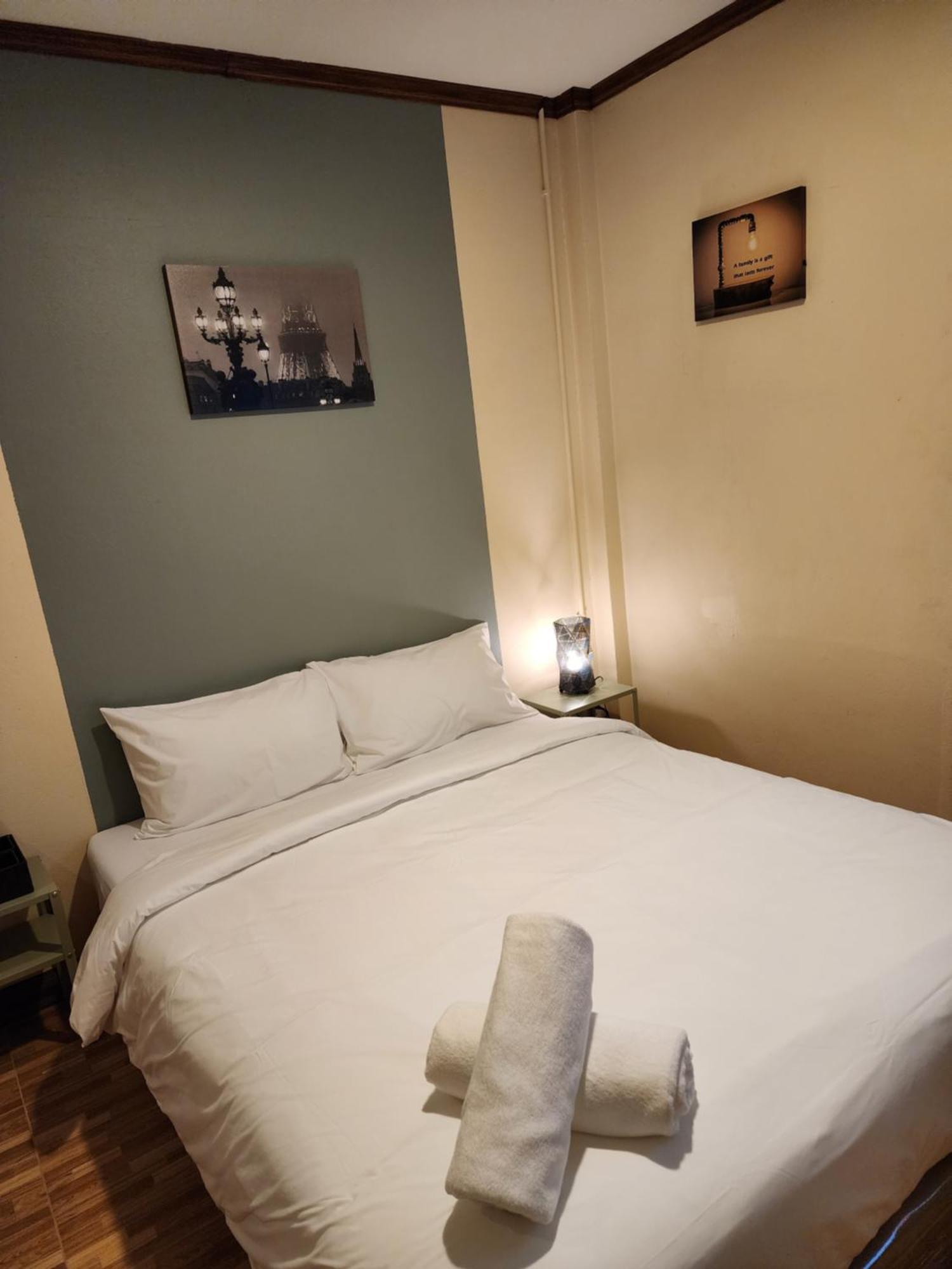 The Travellers House - Pet Friendly Guest house Bangkok