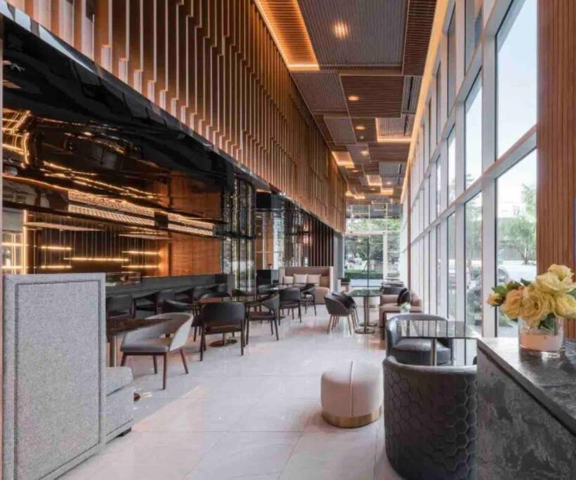2 Bedrooms, 300 Metres Bts Ekkamai,sukhumvit Apartment *