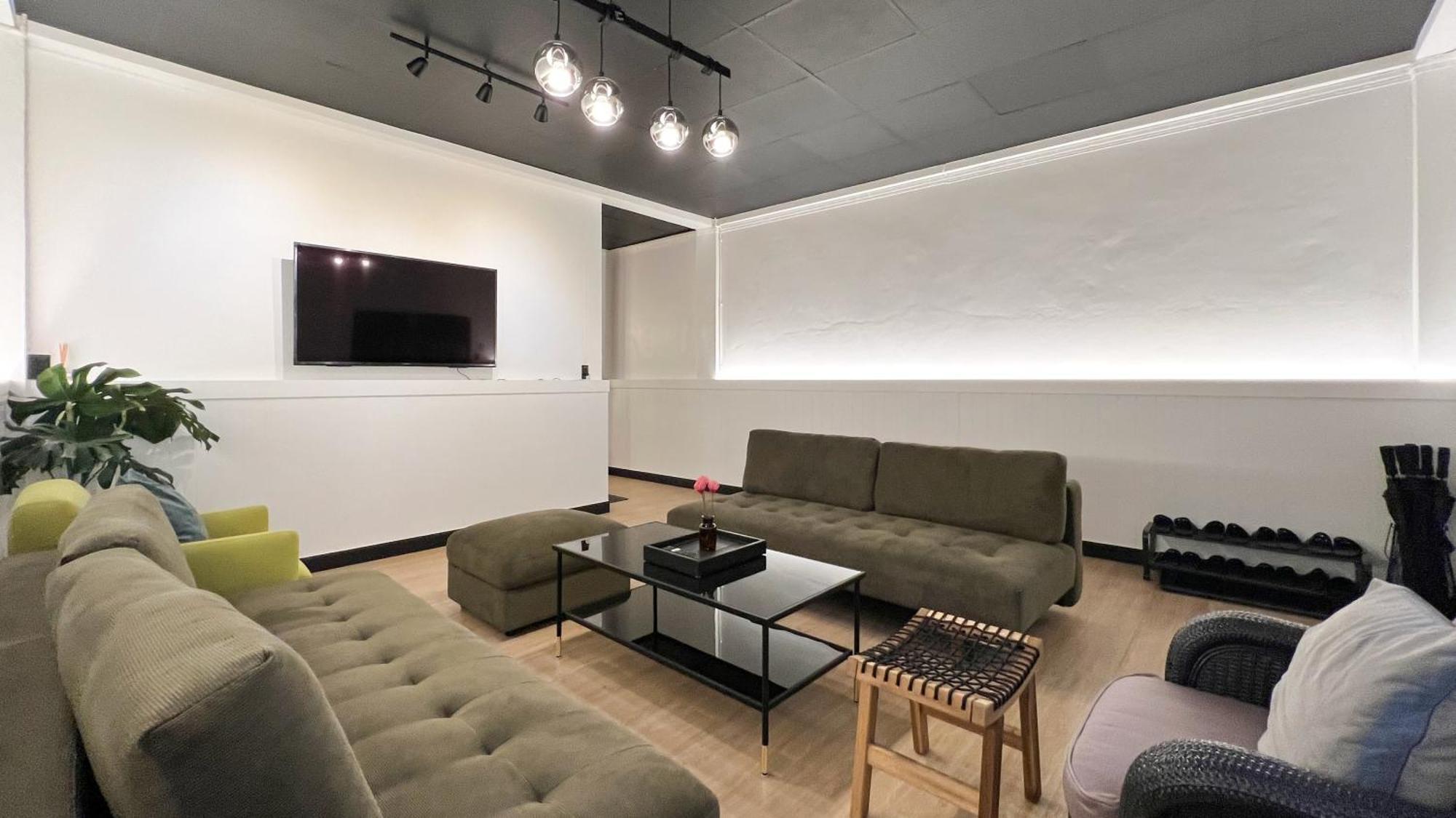 Neveu Premier : Ratchada Bangkok