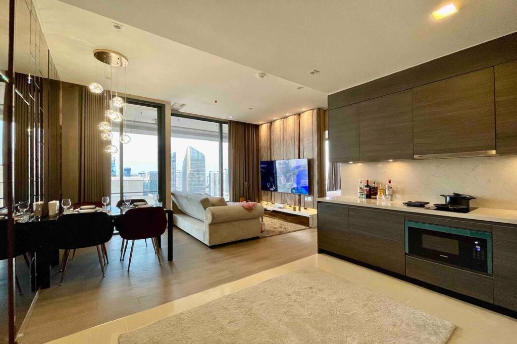 Ultimate Luxurious In Prime Asoke Apartment