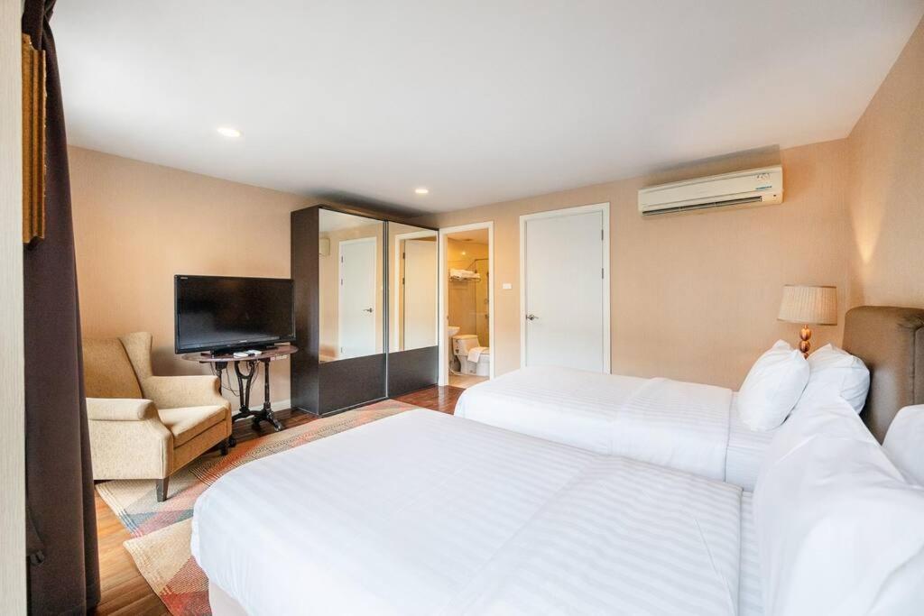 Villa Miq_home403/asok Bts/resort Pool/9pax/1000mbwifi Bangkok