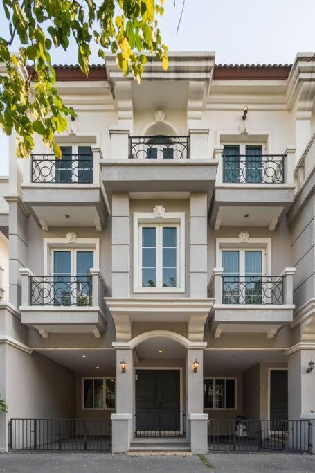 Vila Miq_home901/asok Bts/resort Pool/12pax/1000mbwifi