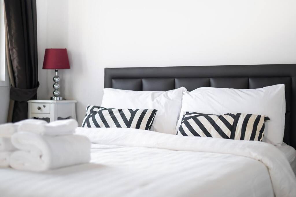 Vila Miq_home901/asok Bts/resort Pool/12pax/1000mbwifi Bangkok