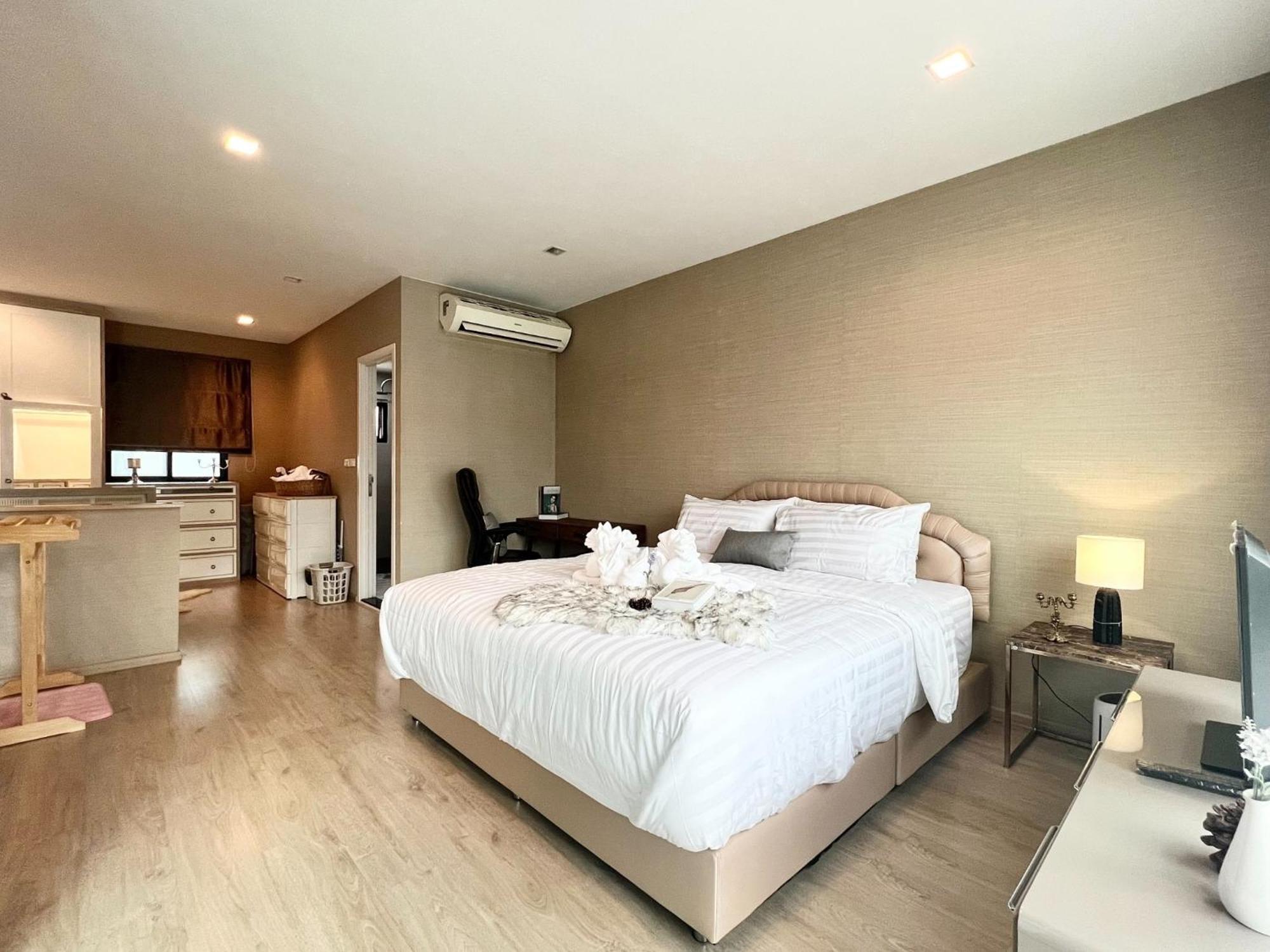 Free Pick Up / Stunning Luxury Family 3b3b Apartment *