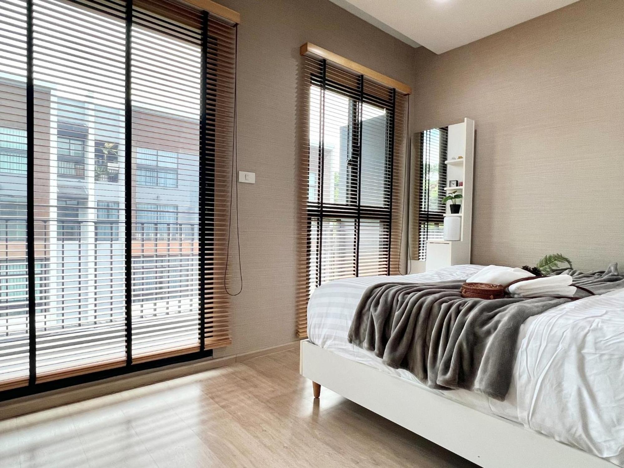 Free Pick Up / Stunning Luxury Family 3b3b Apartment
