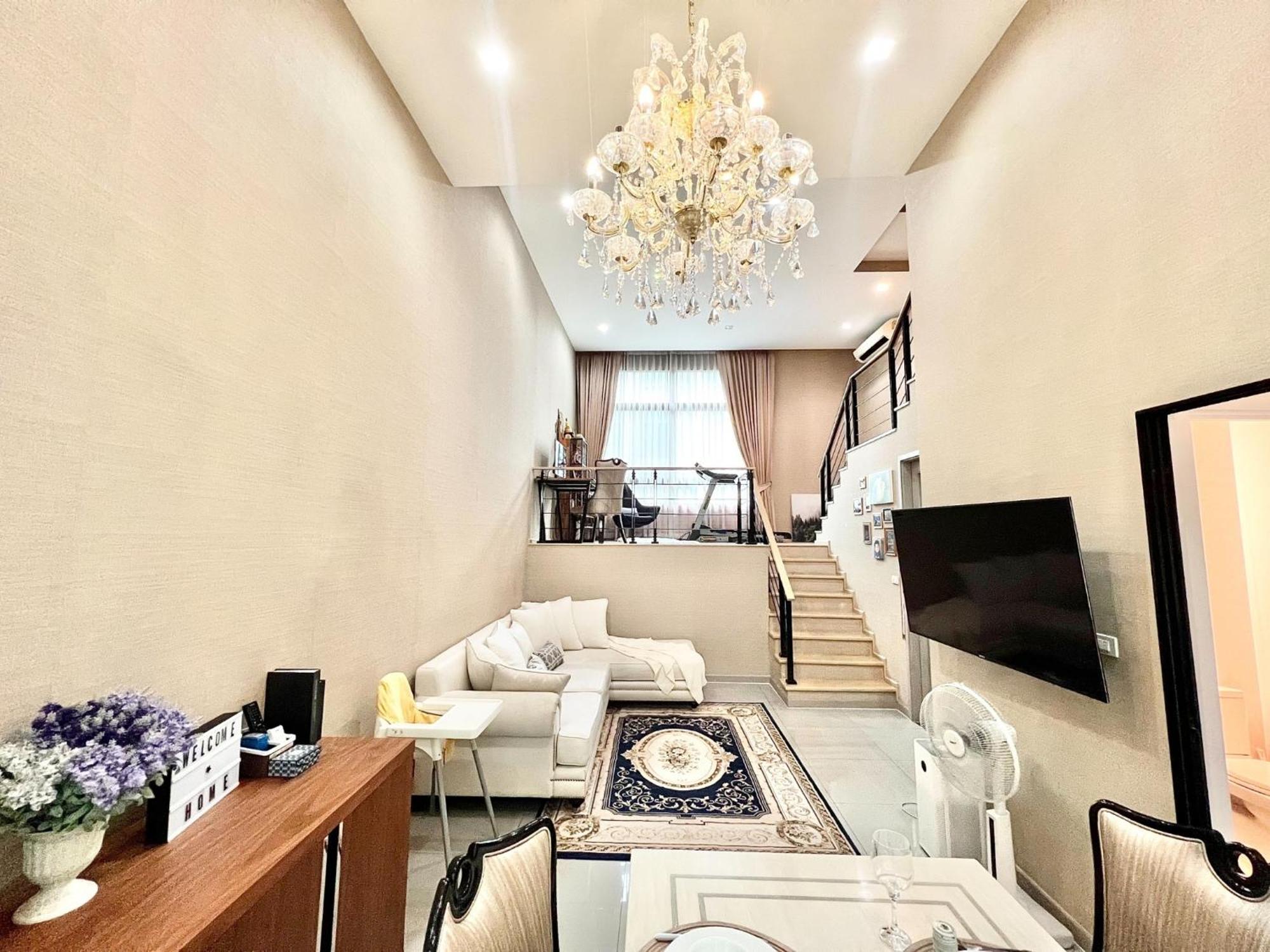 Free Pick Up / Stunning Luxury Family 3b3b *