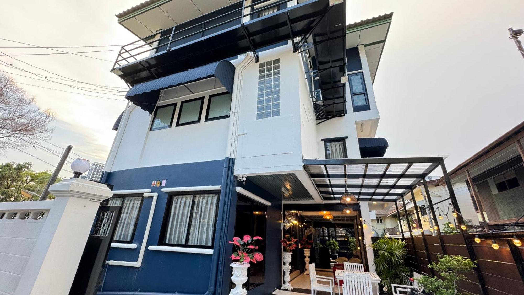 Homestay Friends@sailom Bangkok