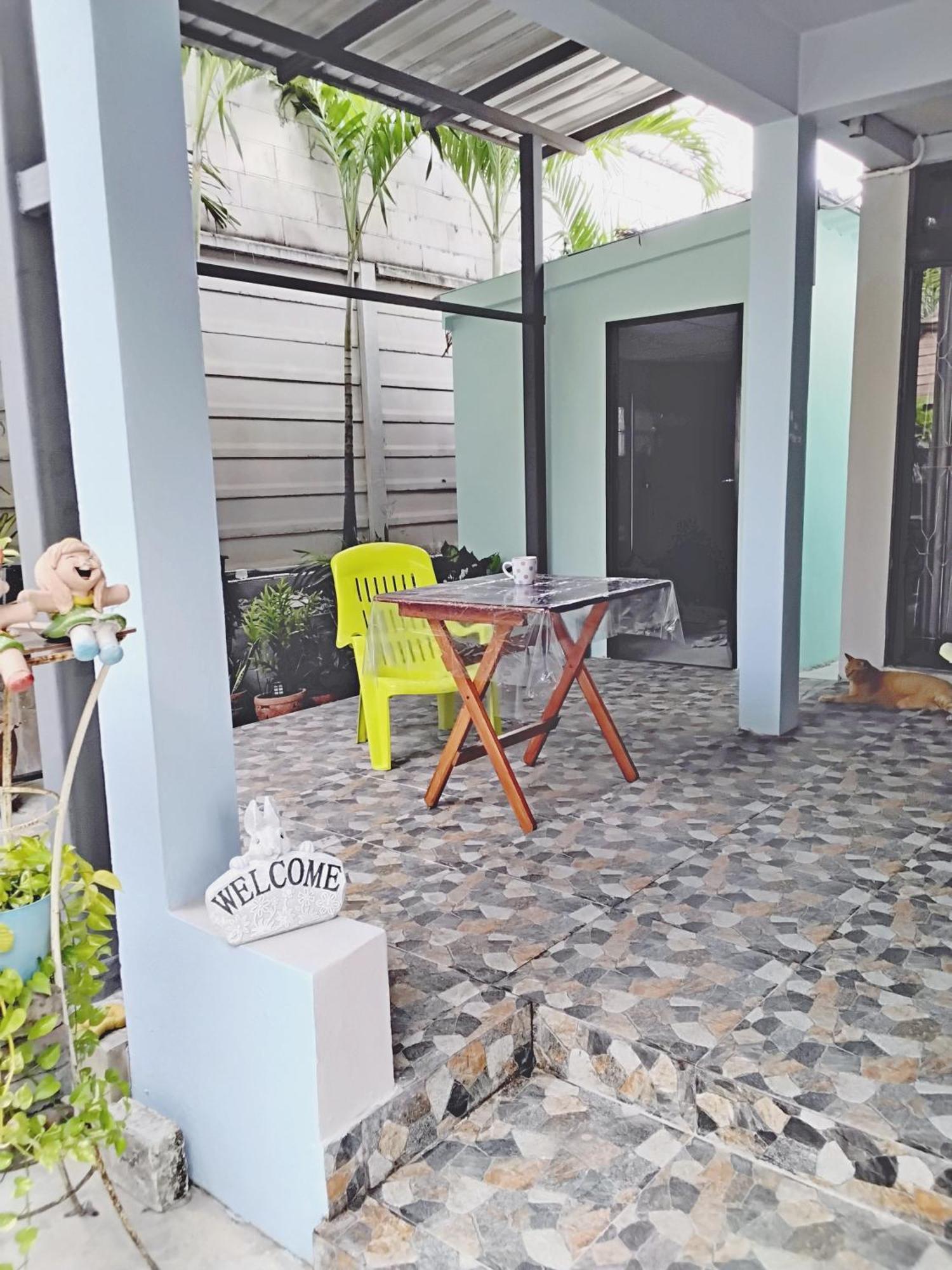 Mango Tree Guestroom Bangkok