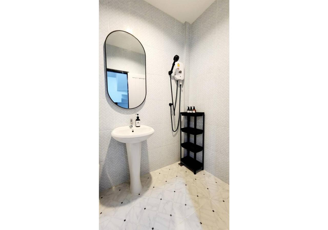 Guest house Ls 1 Lasalle House,bts,suvarnabhumi ,mega Bangna