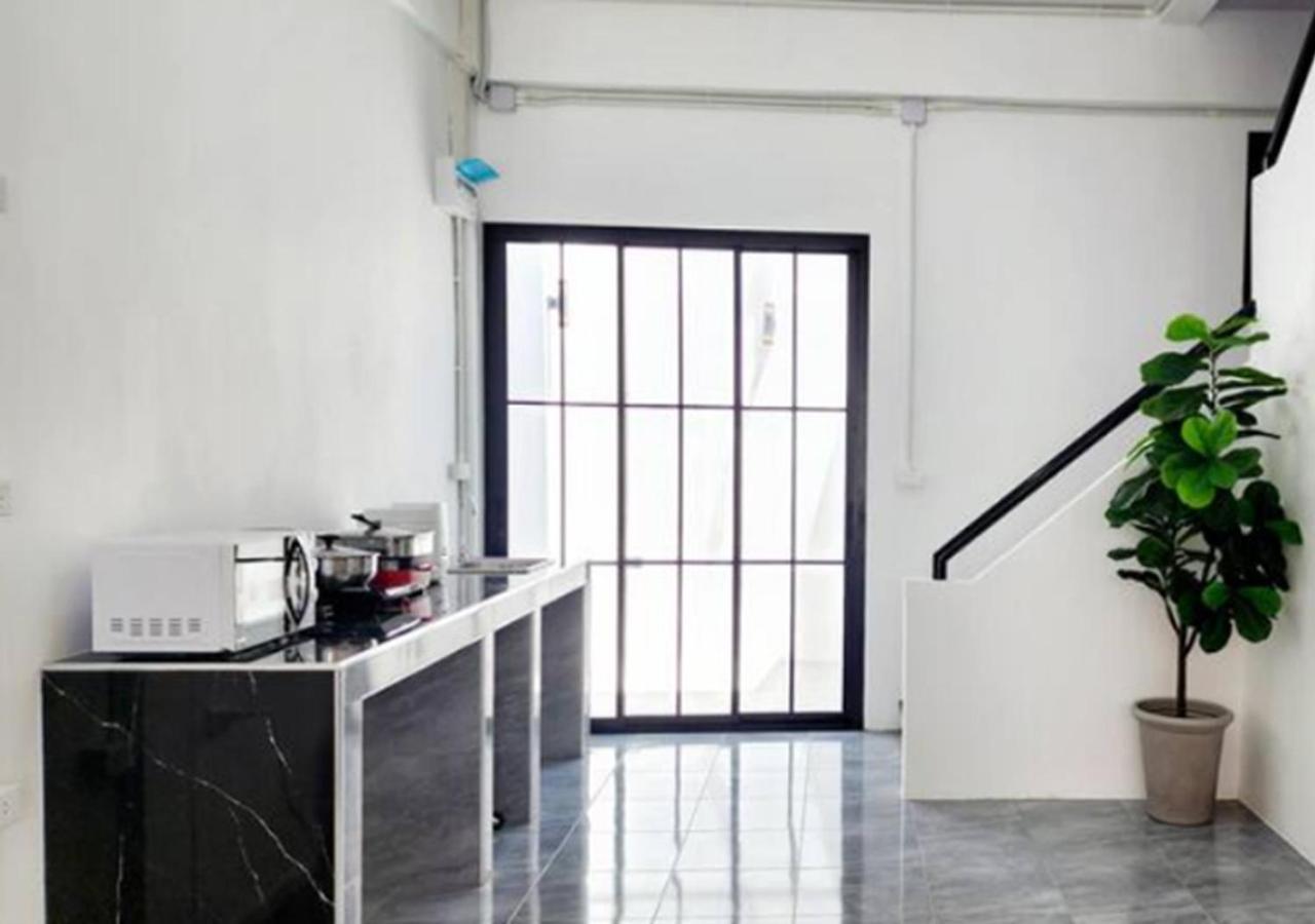 Guest house Ls 1 Lasalle House,bts,suvarnabhumi ,mega Bangna Bangkok