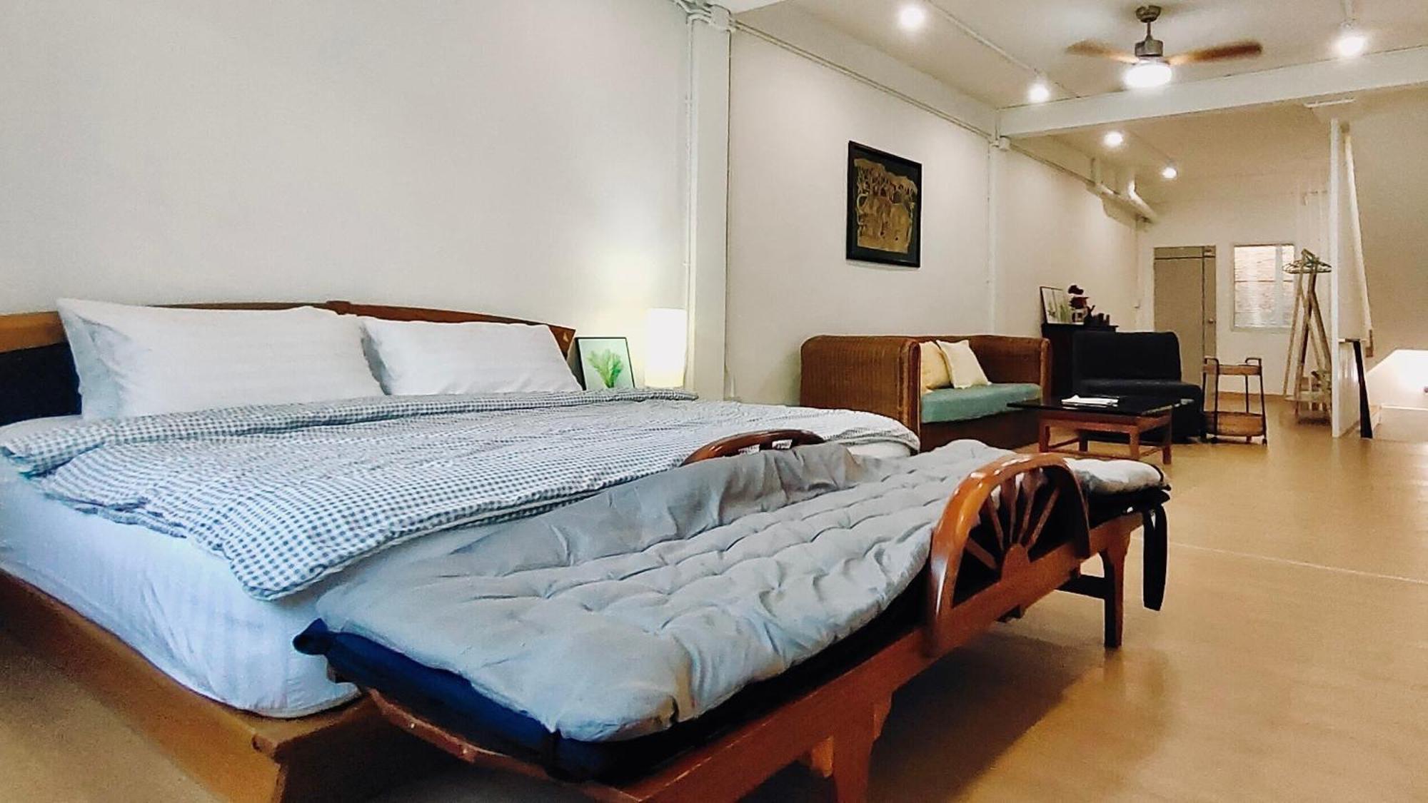 Whole 3-storey House Right In The Local Community. * Bangkok