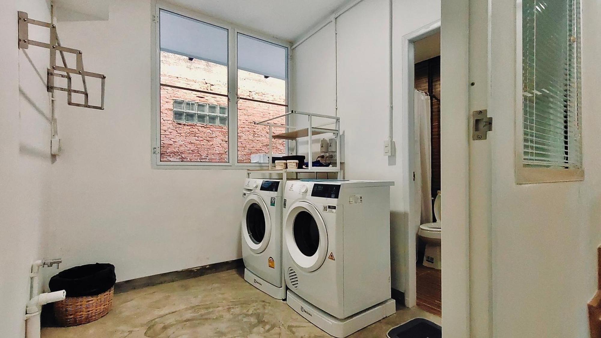 Apartment Whole 3-storey House Right In The Local Community. *