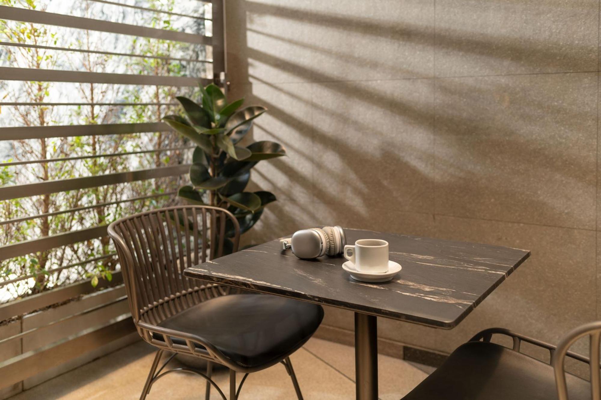 Lumen Udomsuk Station Hotel