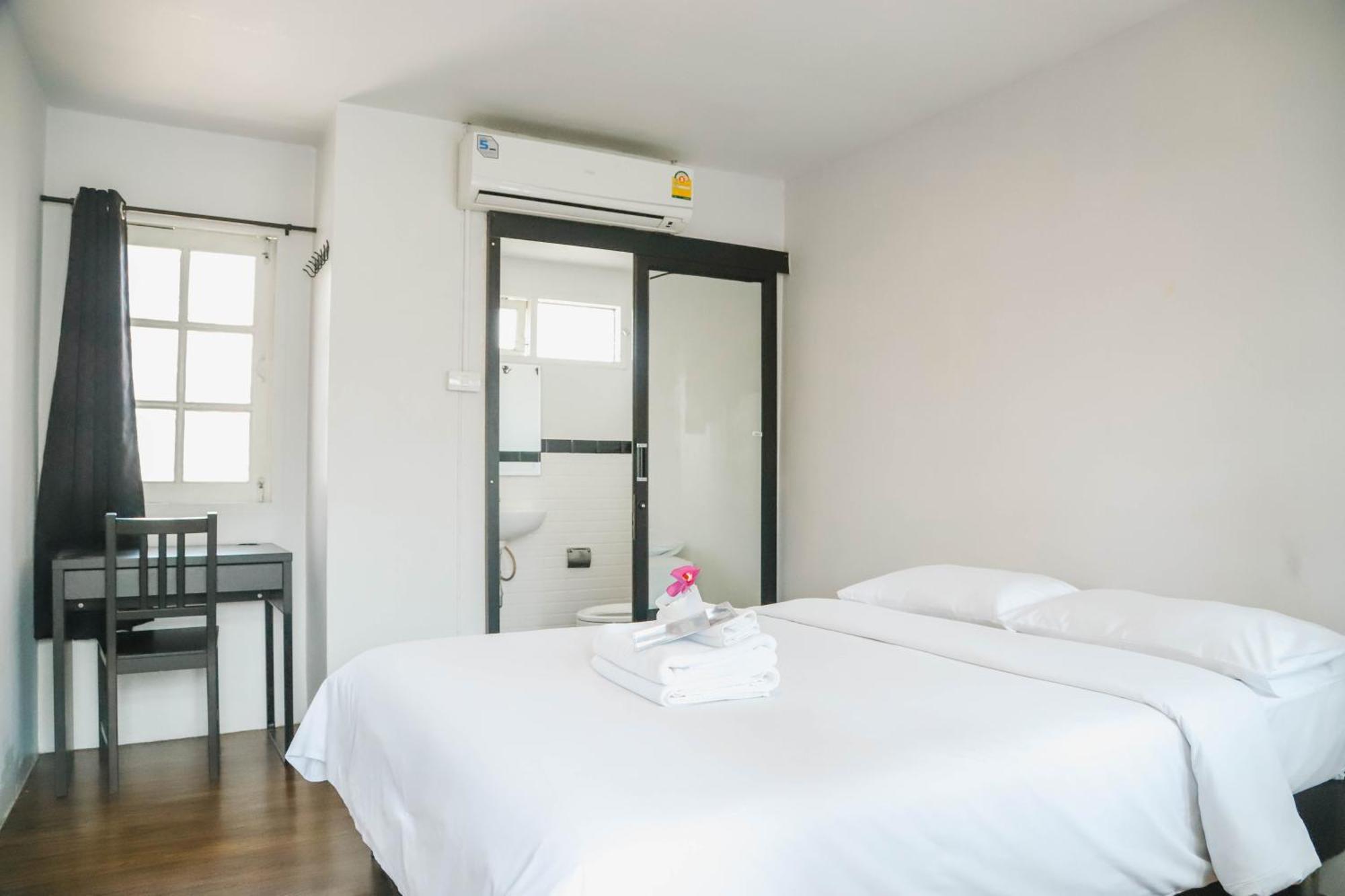 Hotel White 2*