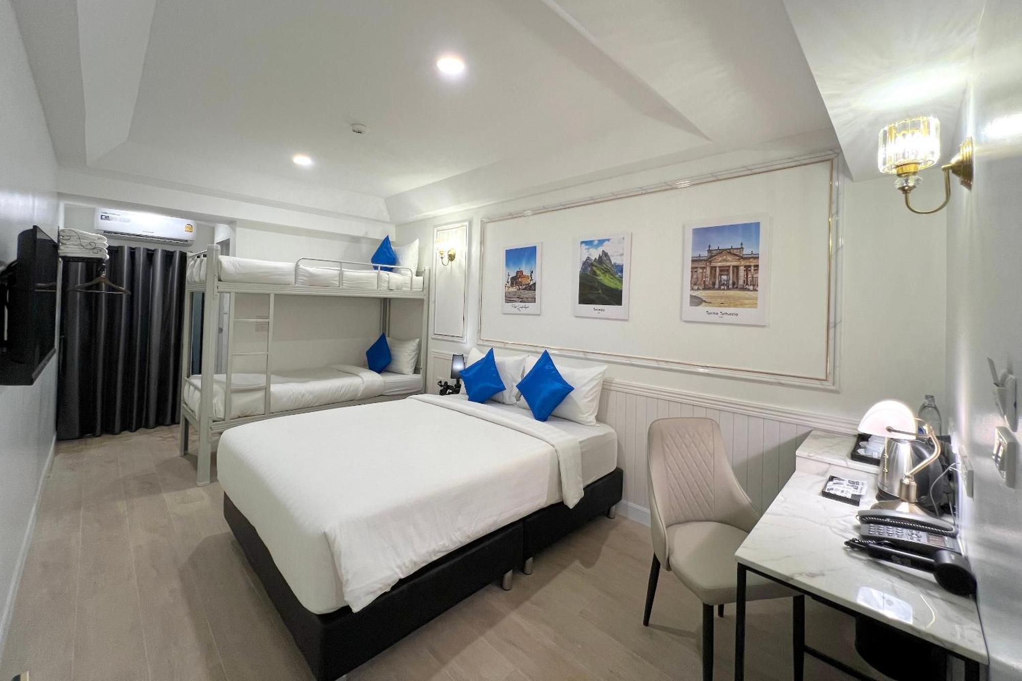 Travelier Hostel