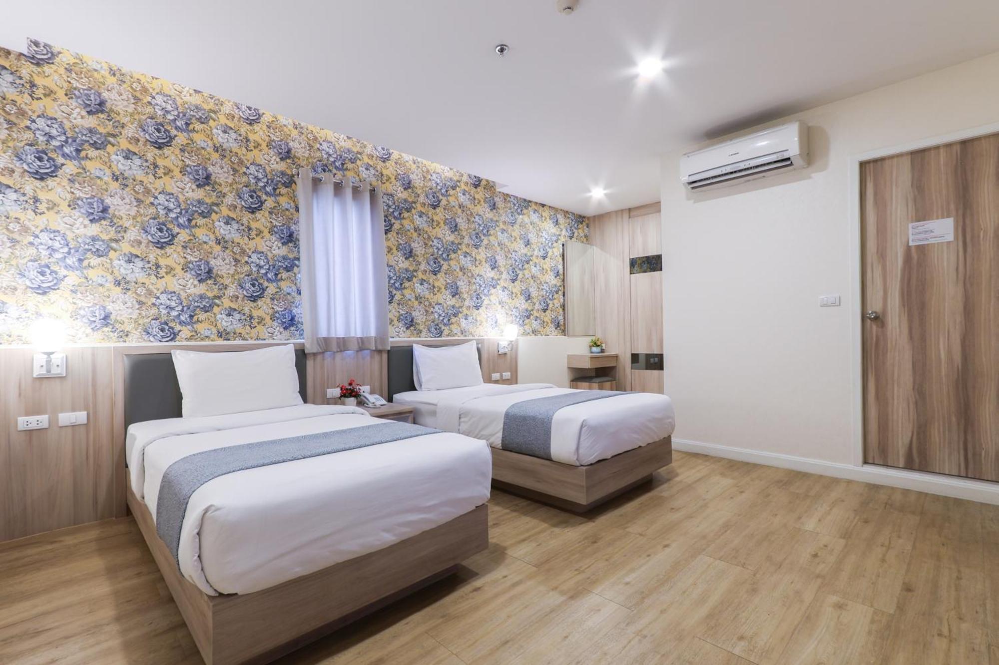 Leela Orchid Hotel 3*