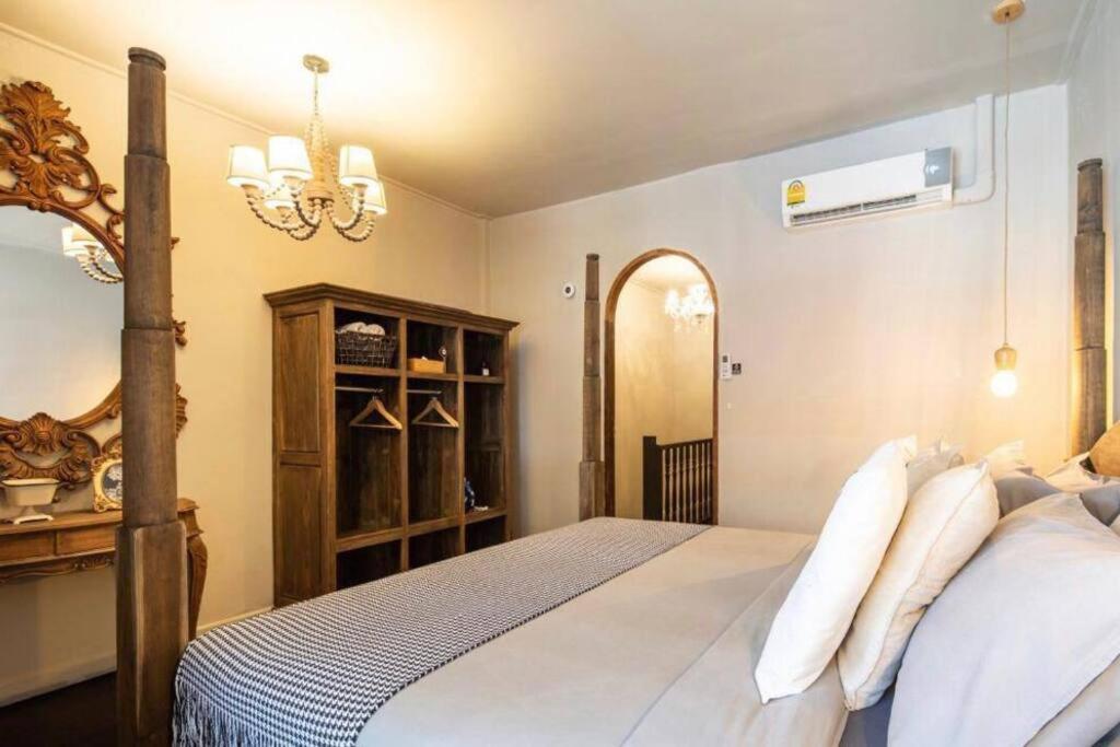 Vila Beautiful 3 Bedroom Baroque House Near Asoke Bts *