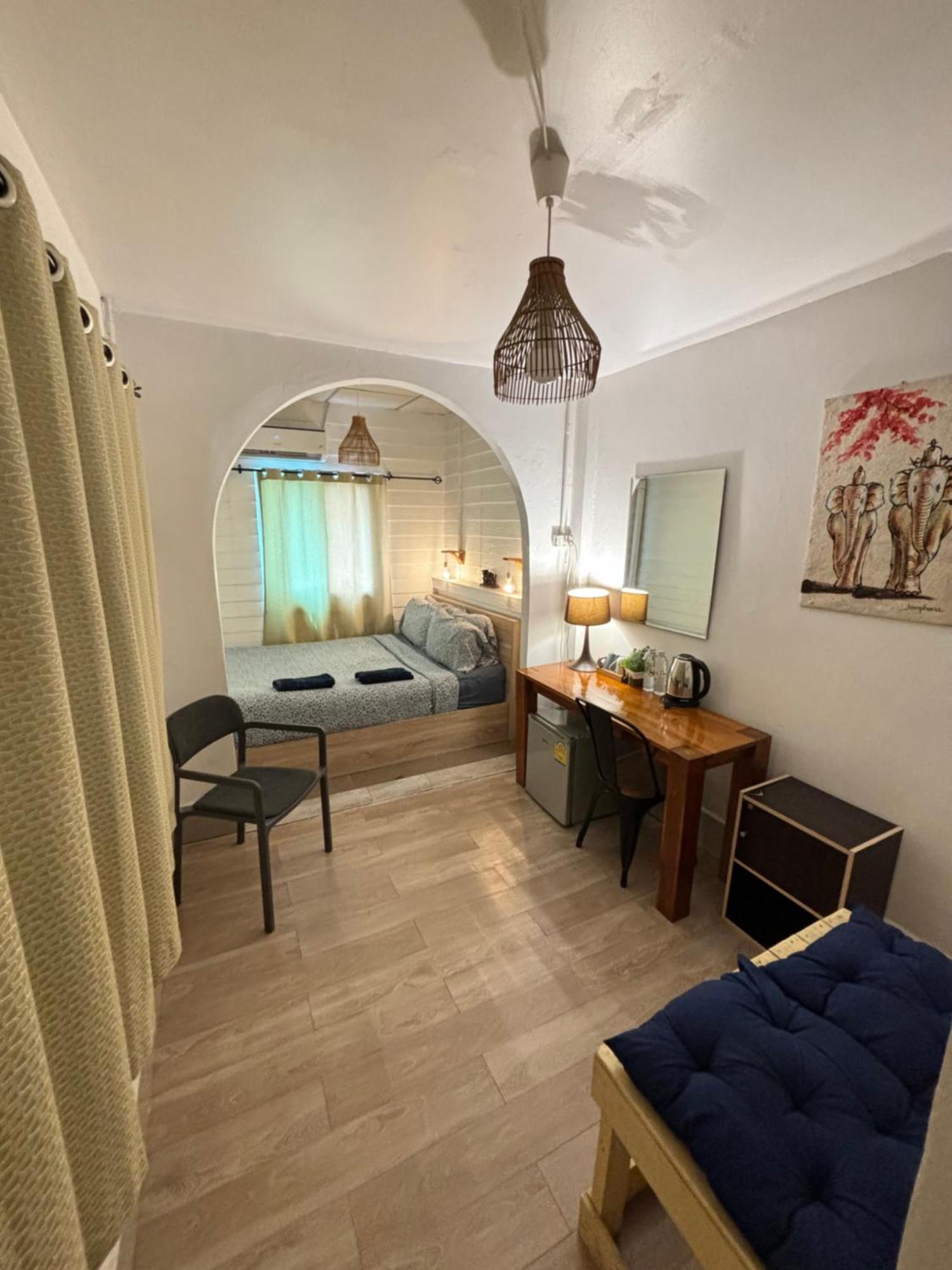 Hotel La *