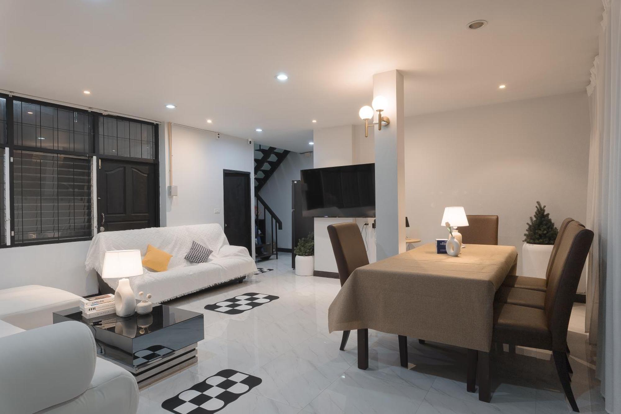 Rumah percutian Single House 5br Parking And Kitchen In Sukhumvit49-1 Bangkok
