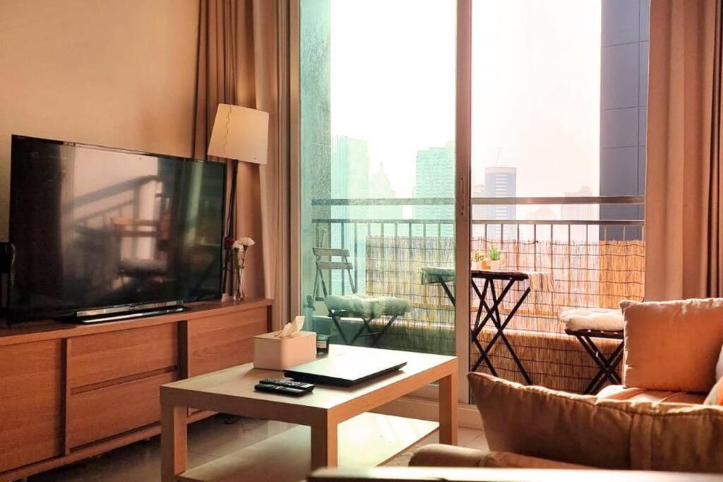 Lovely Cozy In Trendy Fun Neighborhood Apartment Bangkok