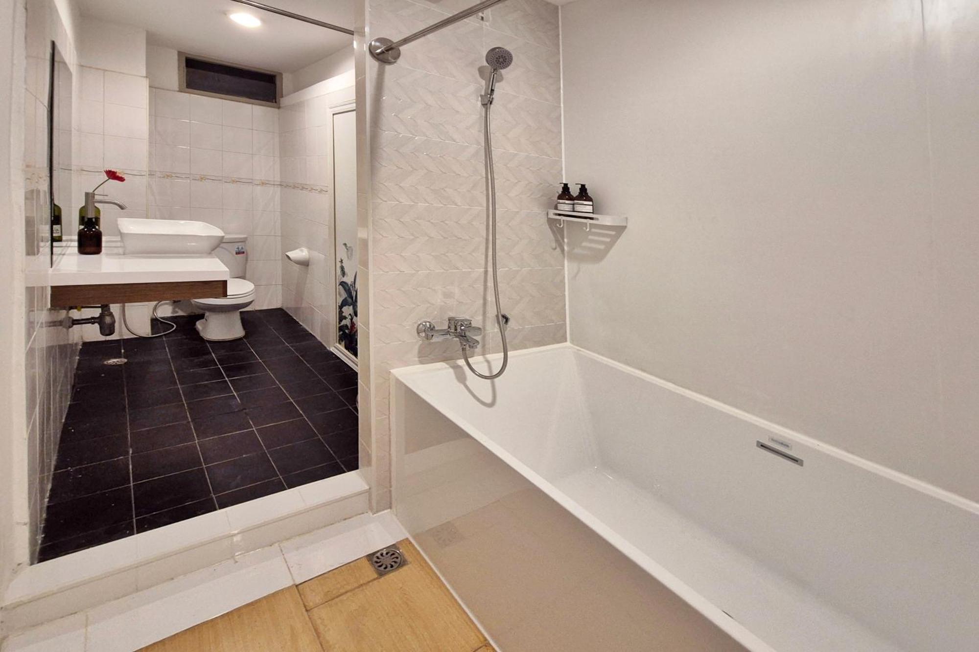 Entire Townhouse At Yaek Lam Sali Station *