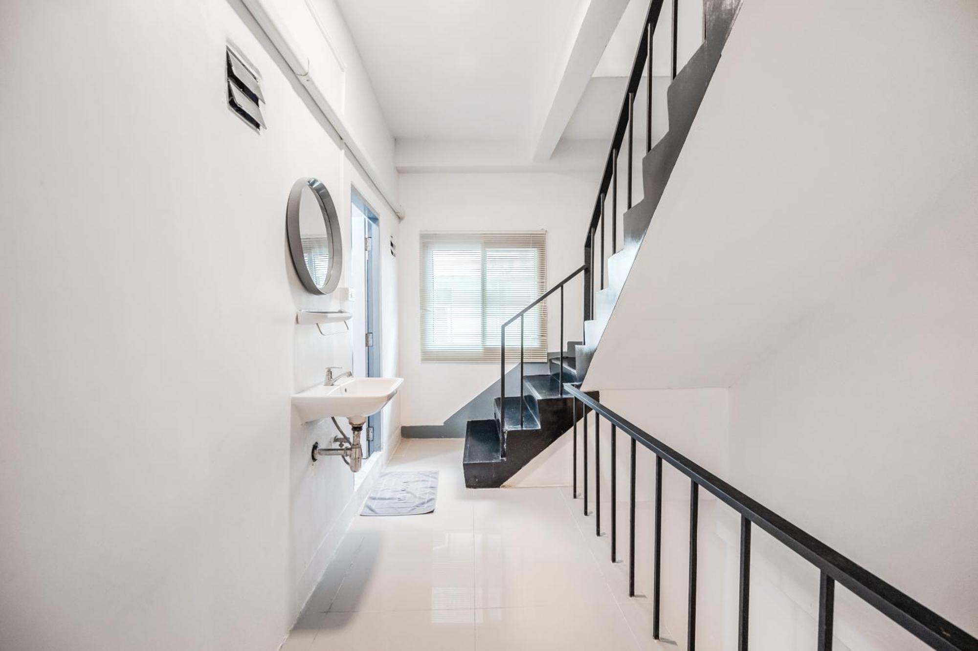 Entire Cozy House/near Bts Skytrain/12pp Bangkok