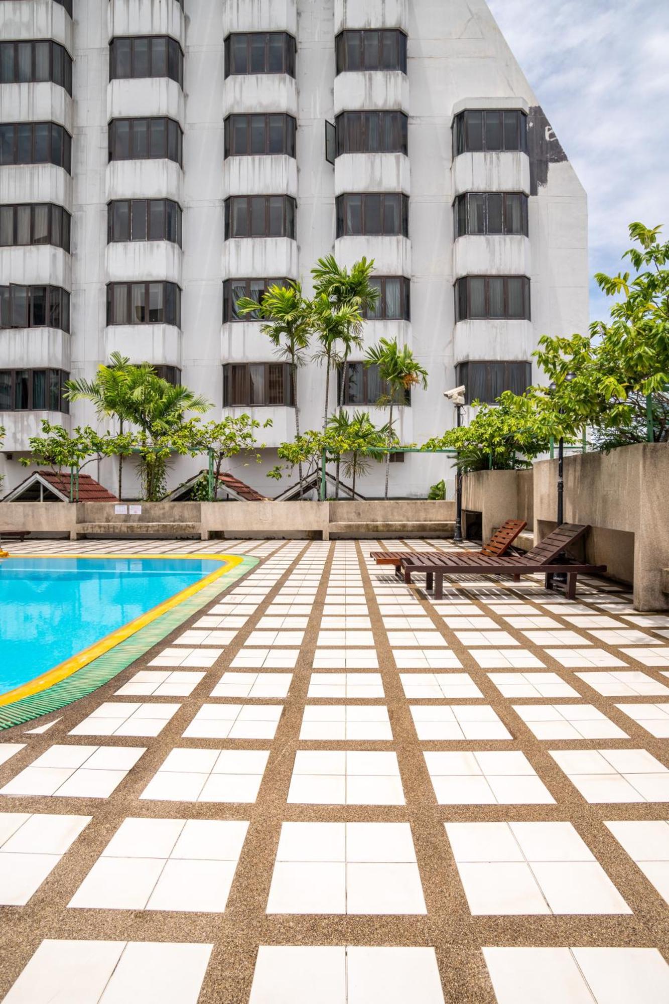 Bua Sukhumvit, Nana Bts Apartment