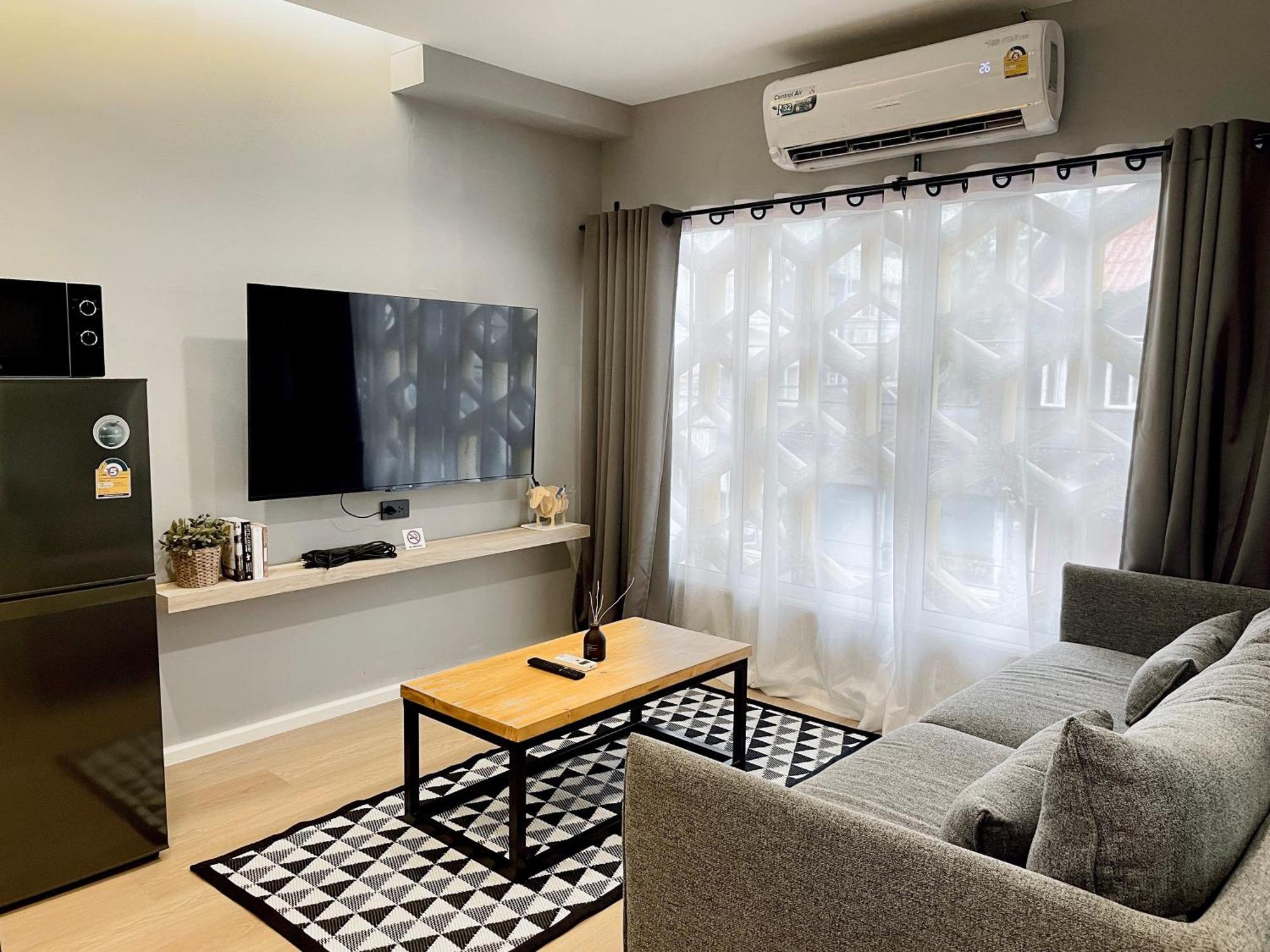 2nd Fl. 2br In Old Town With Rooftop View * Bangkok