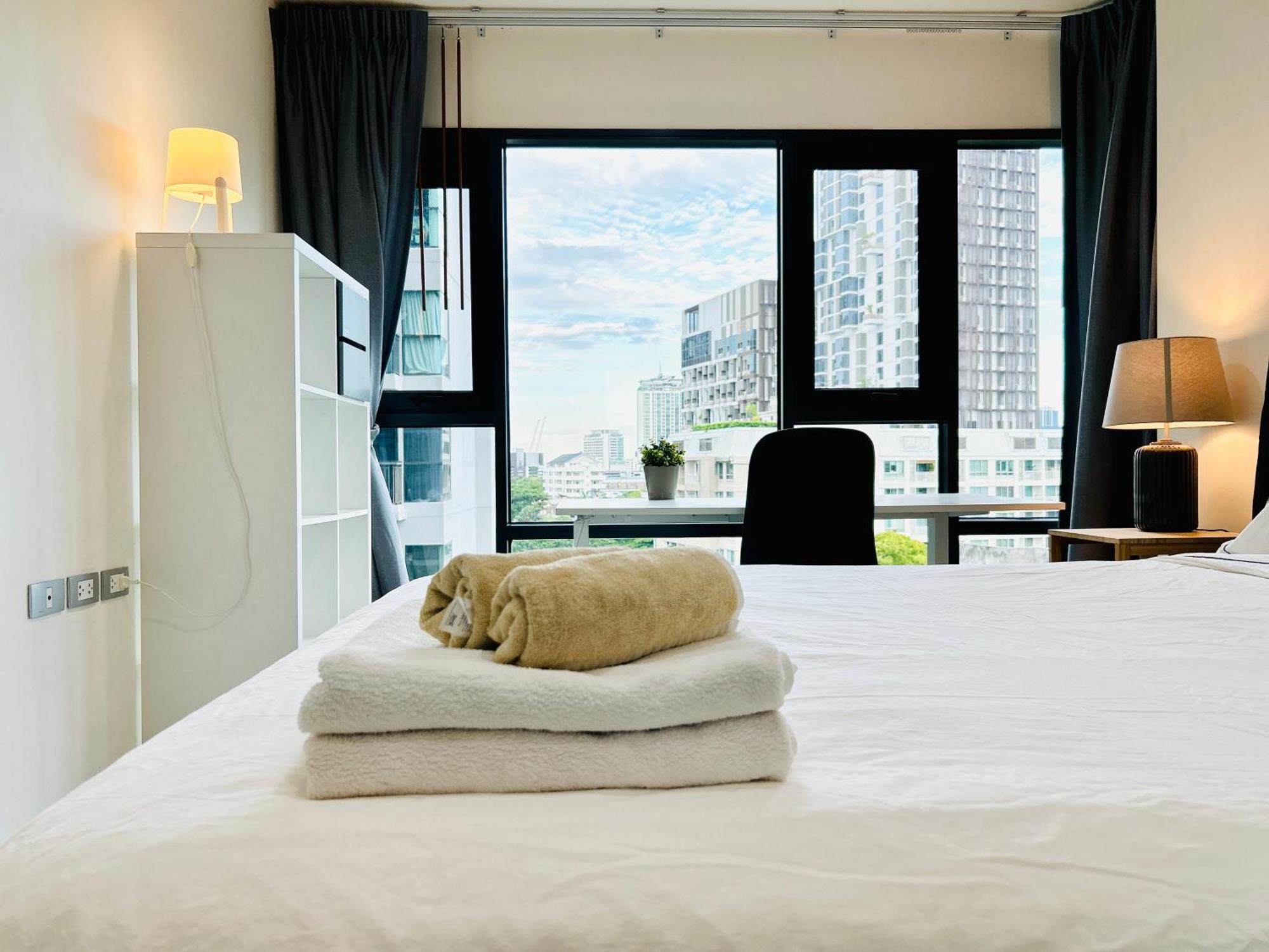 Rhythm Sukhumvit 36 Two Bedrooms Apartment *