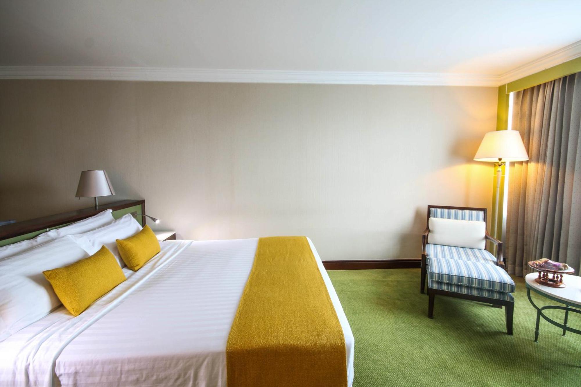Golden Tulip Sovereign Hotel