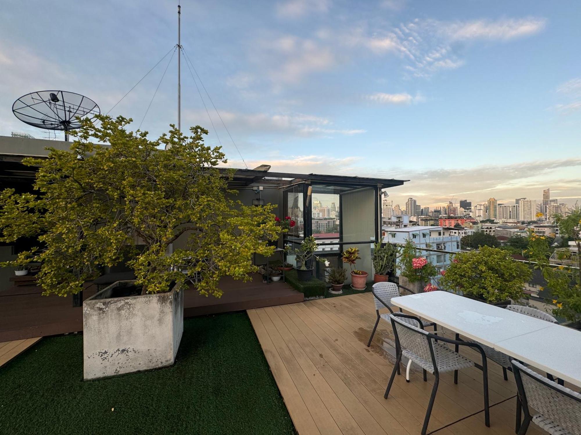 W8 Condo, Top Floor Luxe 3 Bedroom Penthouse, Hip Central Bangkok Area, 5 Mins From Thonglo Bts Station Apartment Bangkok