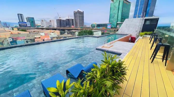 De Botan Bangna Hotel 3*