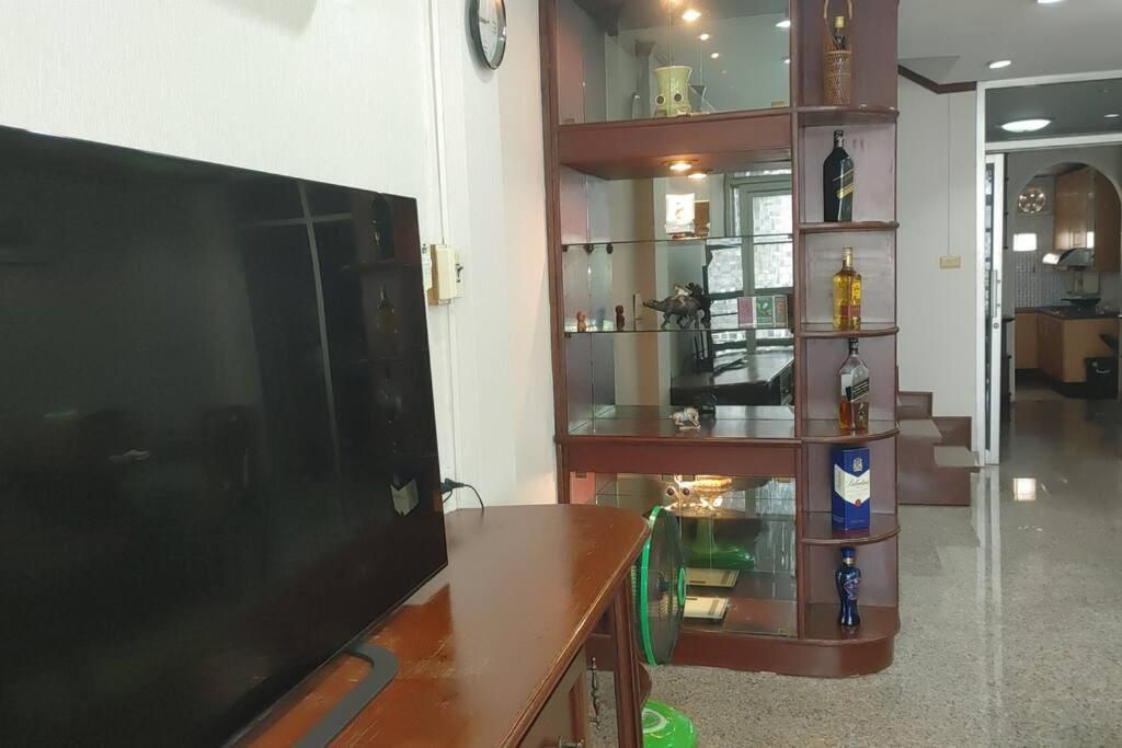 Holiday home 繁华与幽静的联排别墅 近帕蓝9,拉猜达地铁站,订5晚免费接机一趟 *