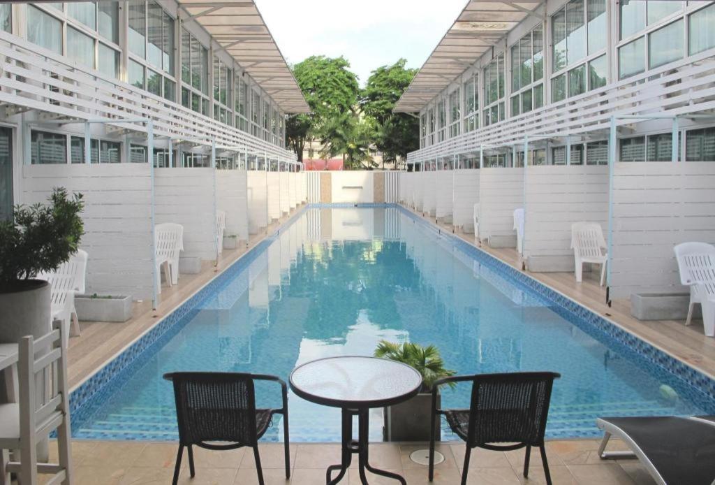 Pool @donmueang 3*