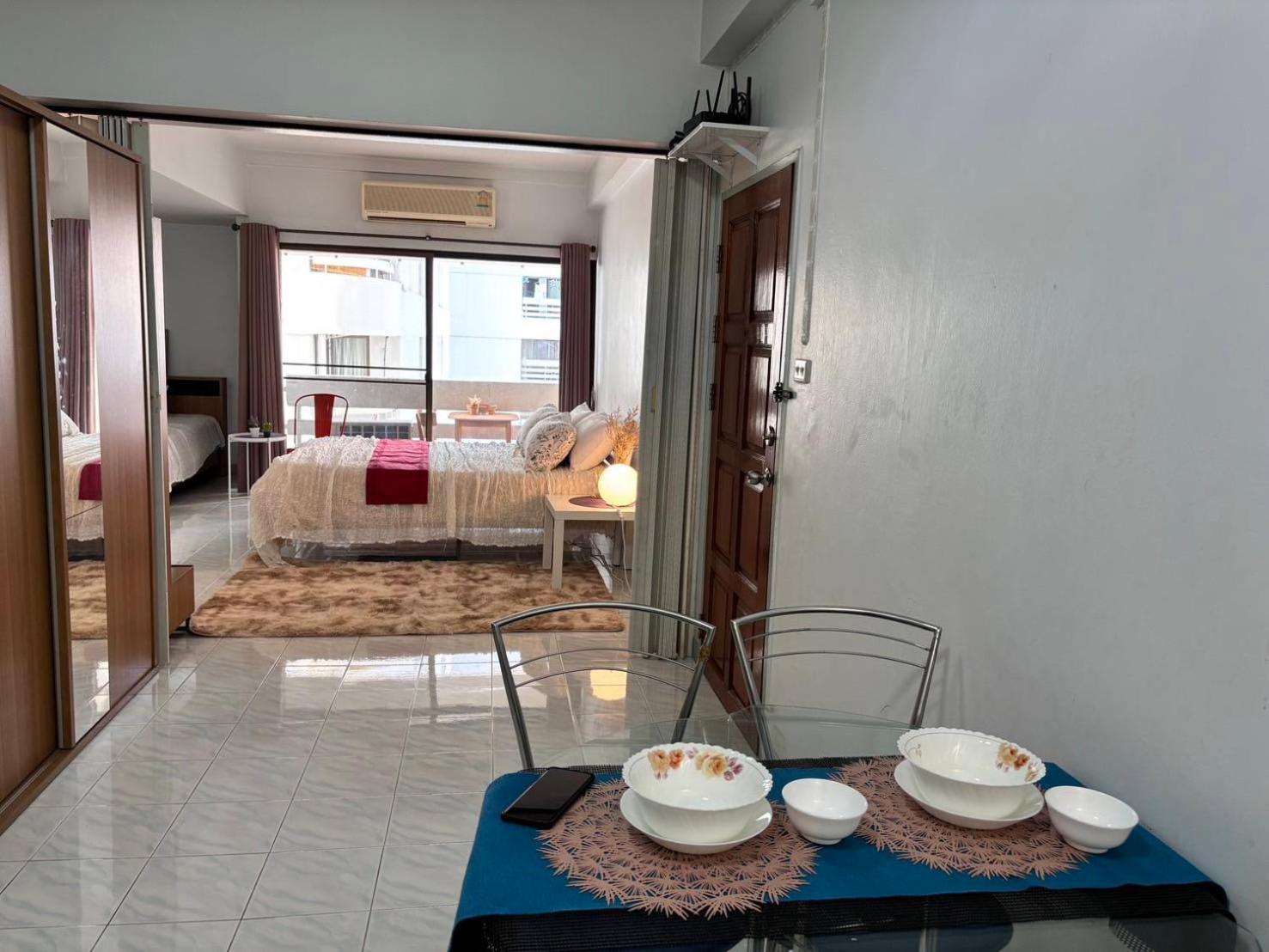 Centre Large Cheap Price Apartment Bangkok