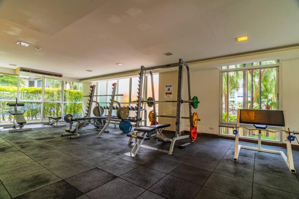 Center 1 Bedroom Fast Wifi Pool Checkin 24h