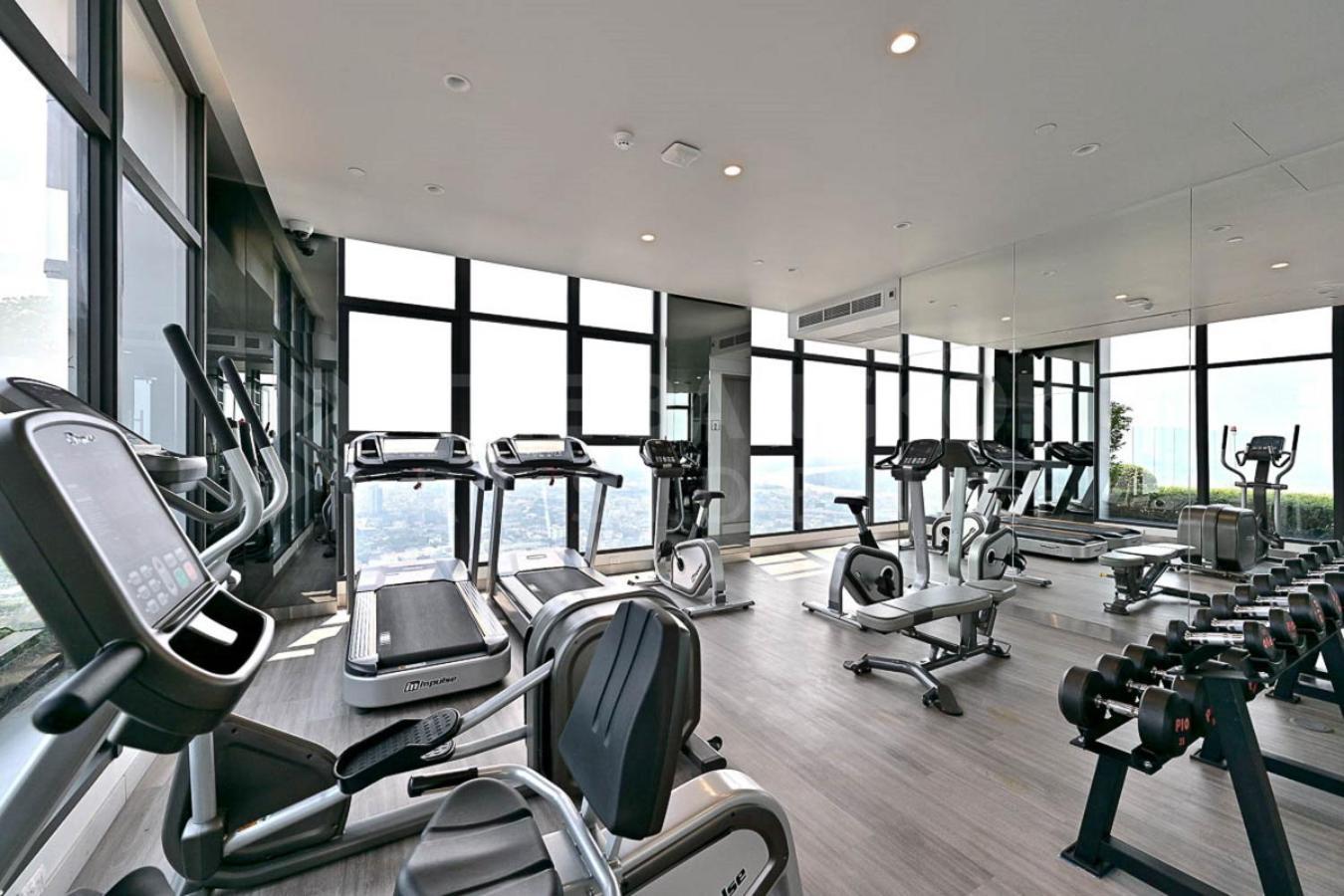 Luxury Loft With Stunning 35th Floor Views *