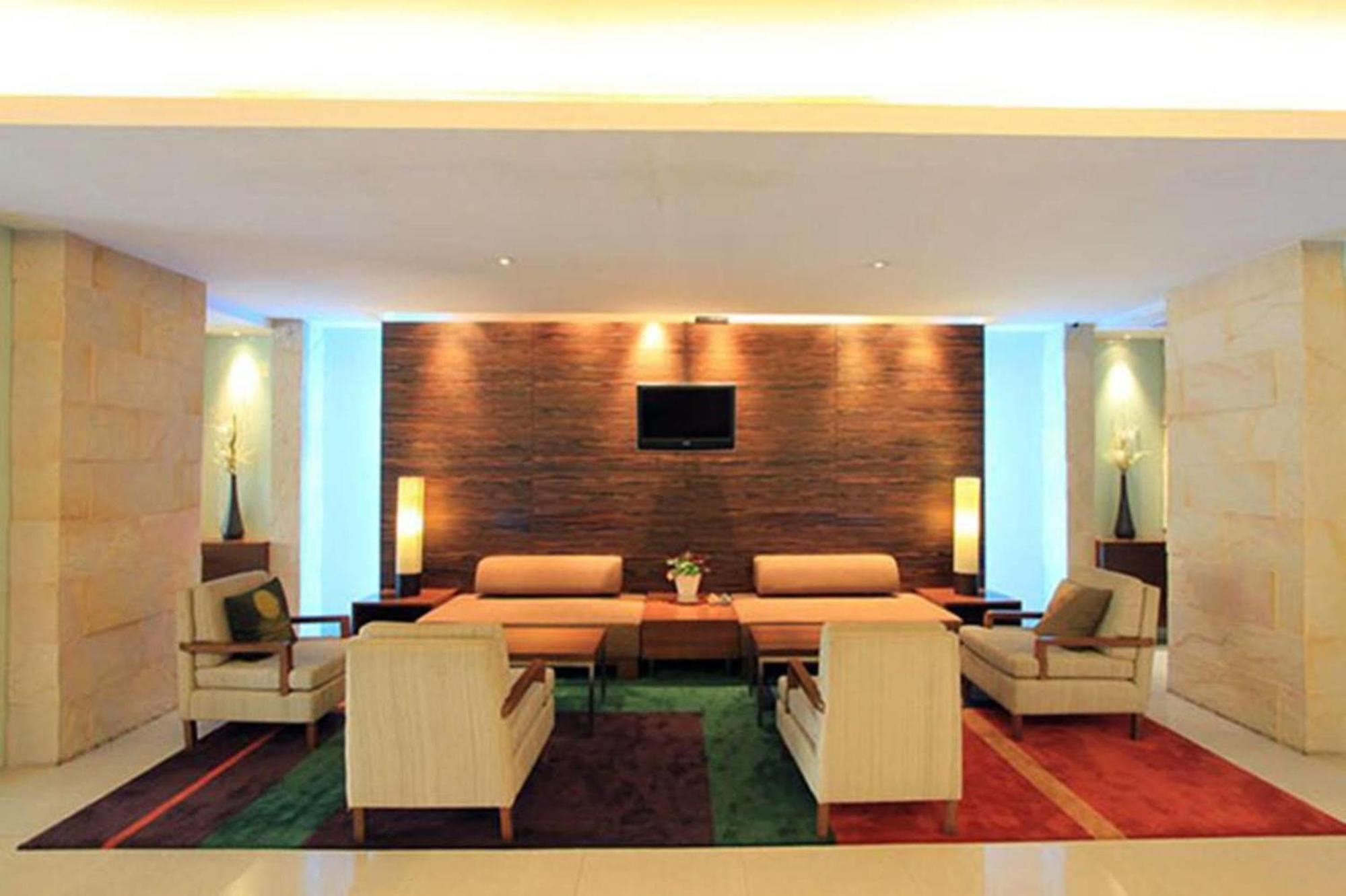 Journeyhub Sukhumvit 26, - Formerly St Hotel Bangkok