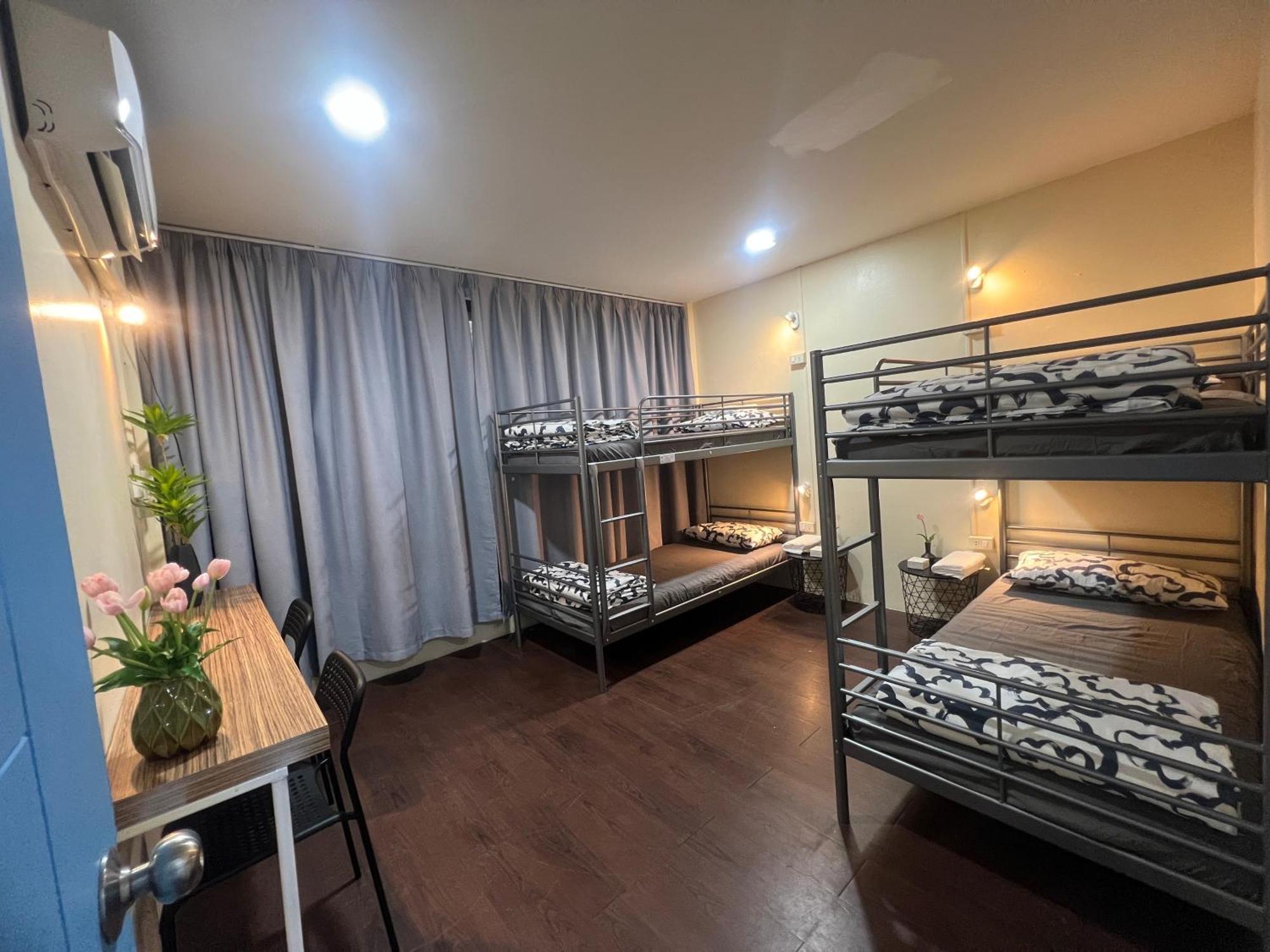 Youjia Youth Capsule hotel