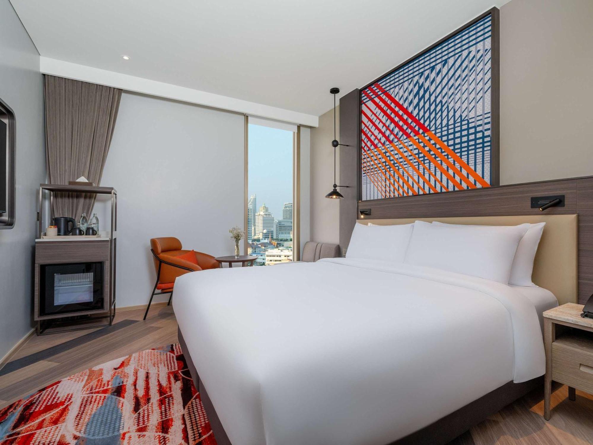 Mercure Surawong 4*
