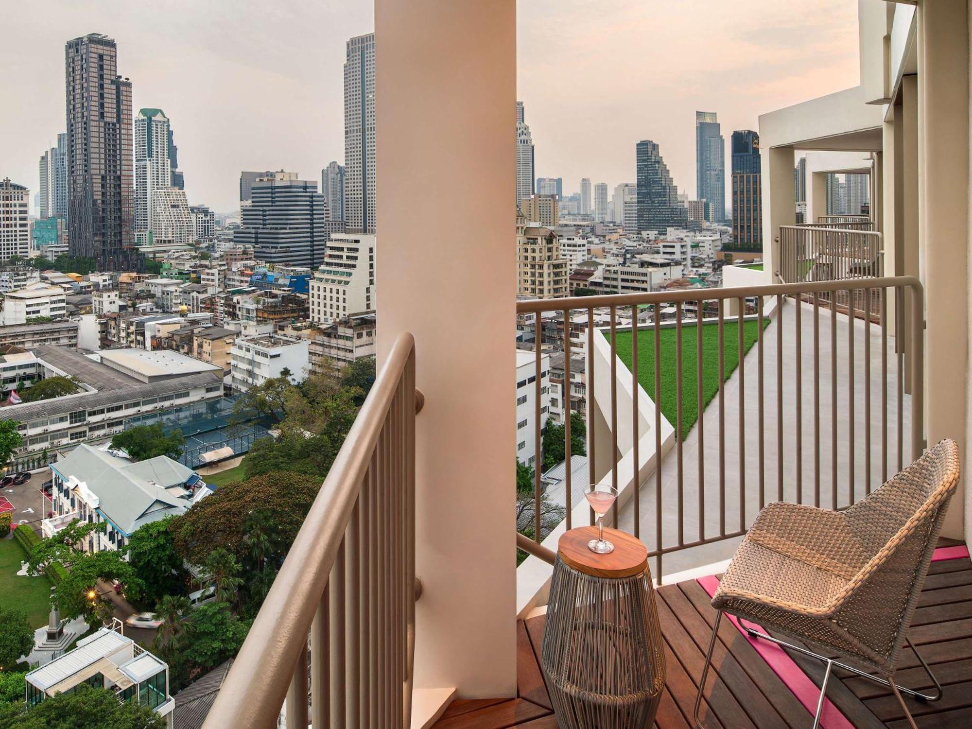 Mercure Surawong 4*