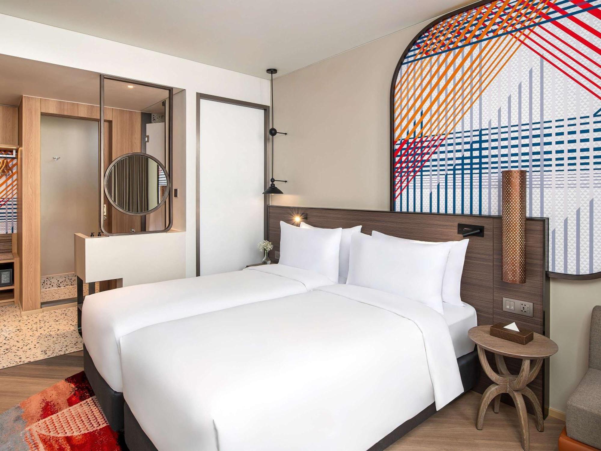 Mercure Surawong Hotel 4*