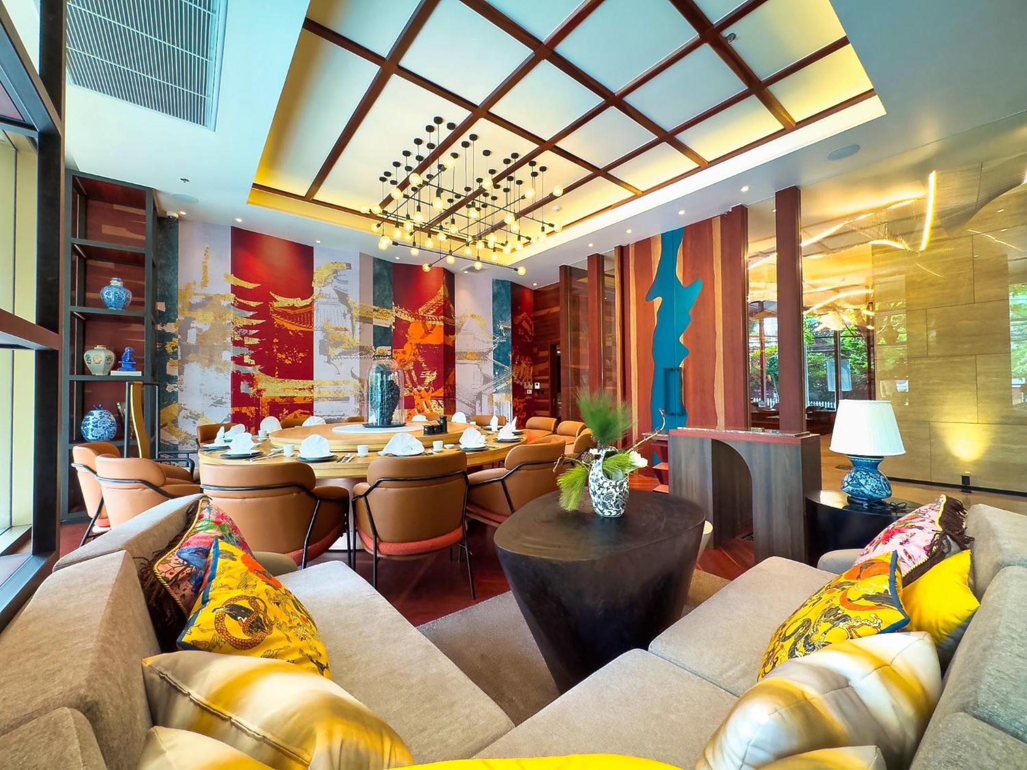 Mercure Surawong