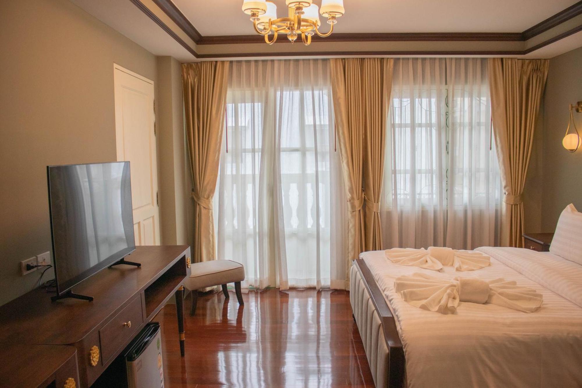 Siri Grand Hotel 3*