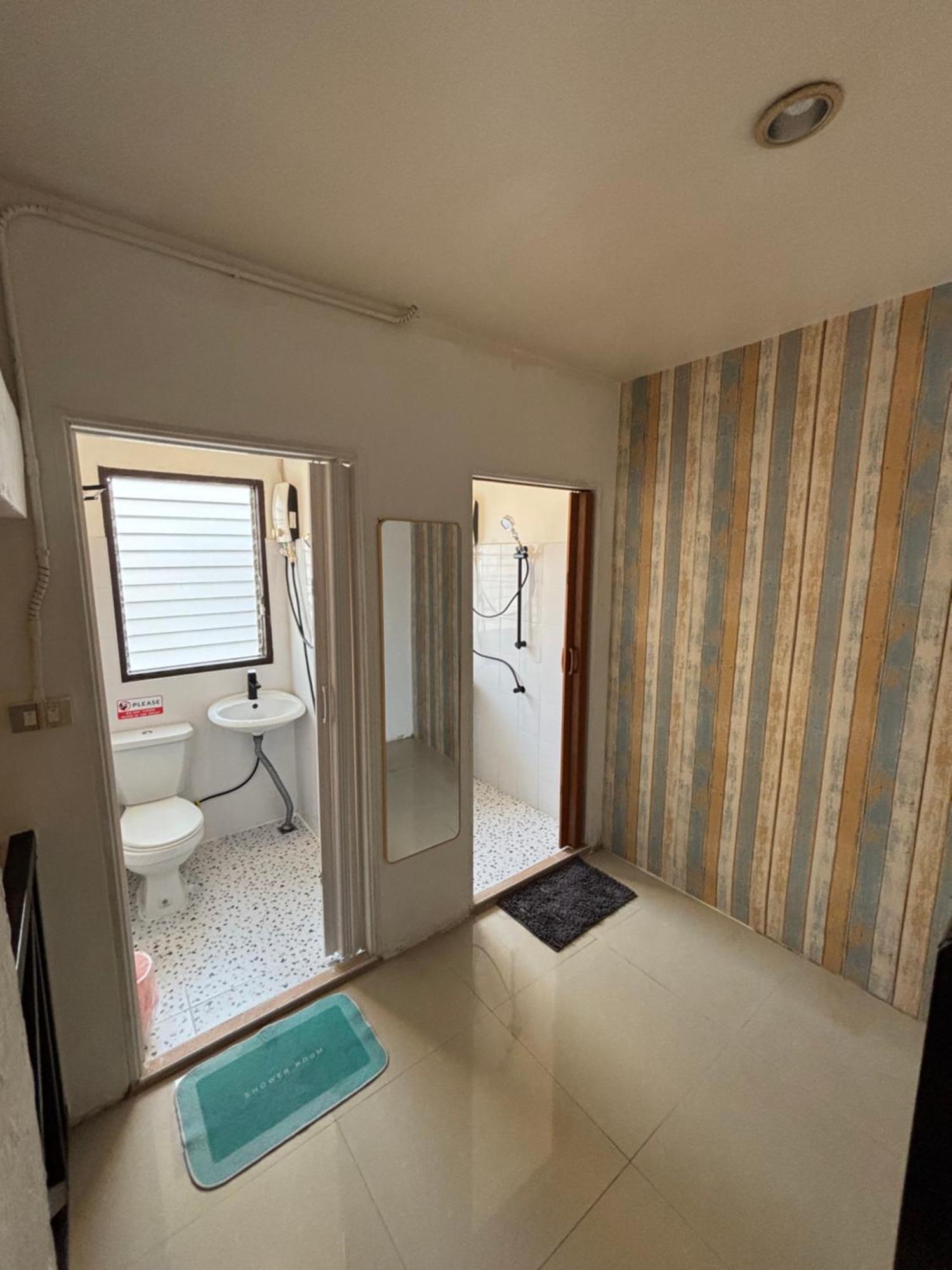 La Hotel *