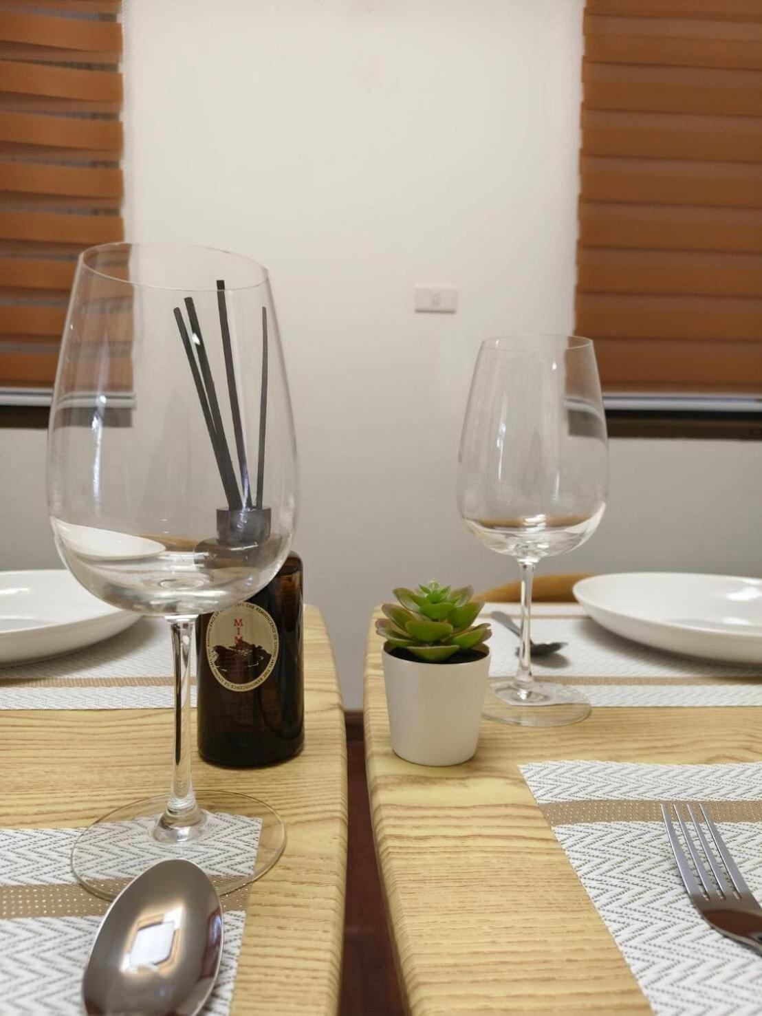 Charming 3-storey House Near Bts Onnut Station Ferienhaus Bangkok