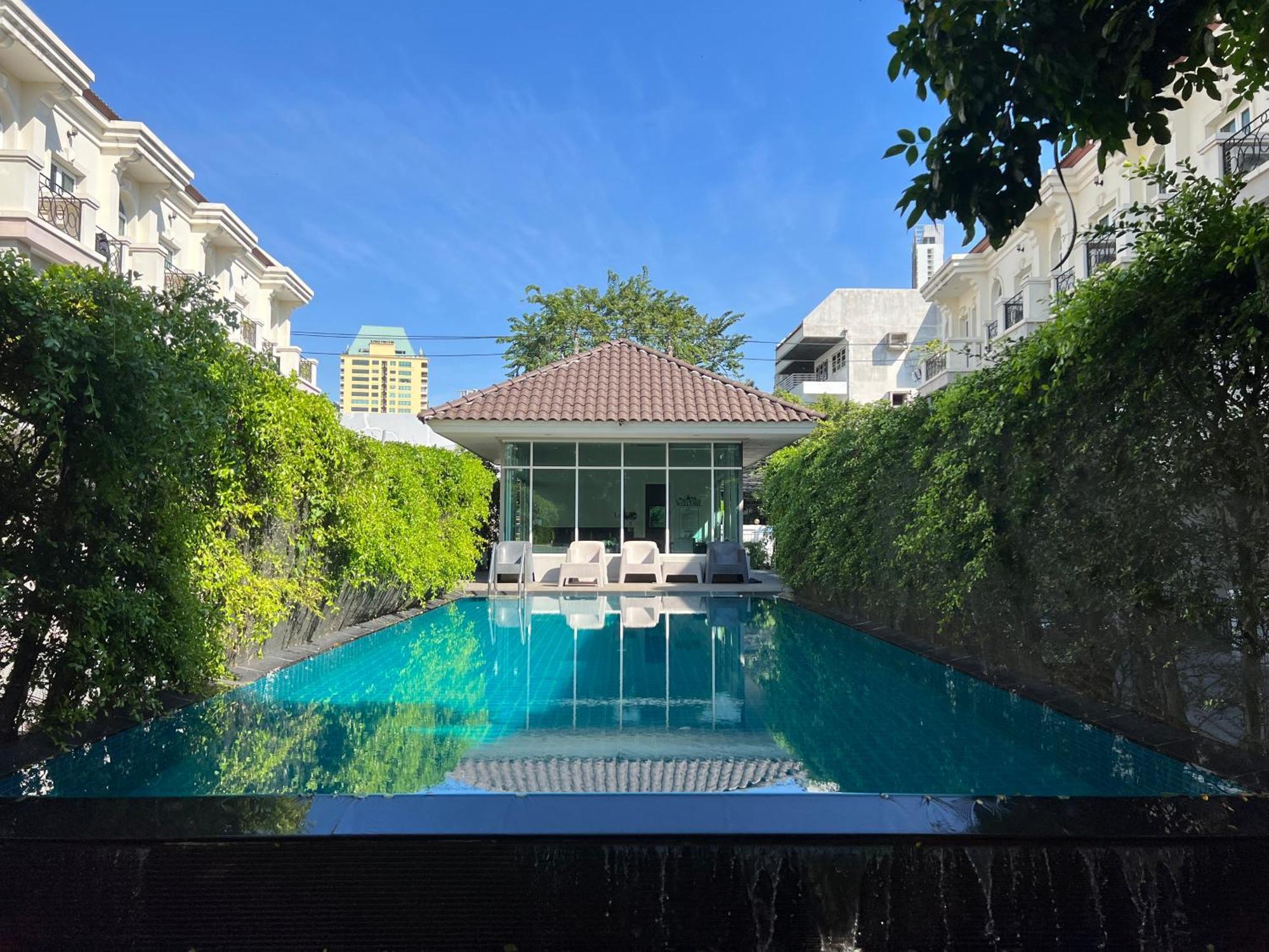 Holiday home Entire 3br Townhome In Sukhumvit, Shared Pool, Near Bts&mrt Asok Bangkok